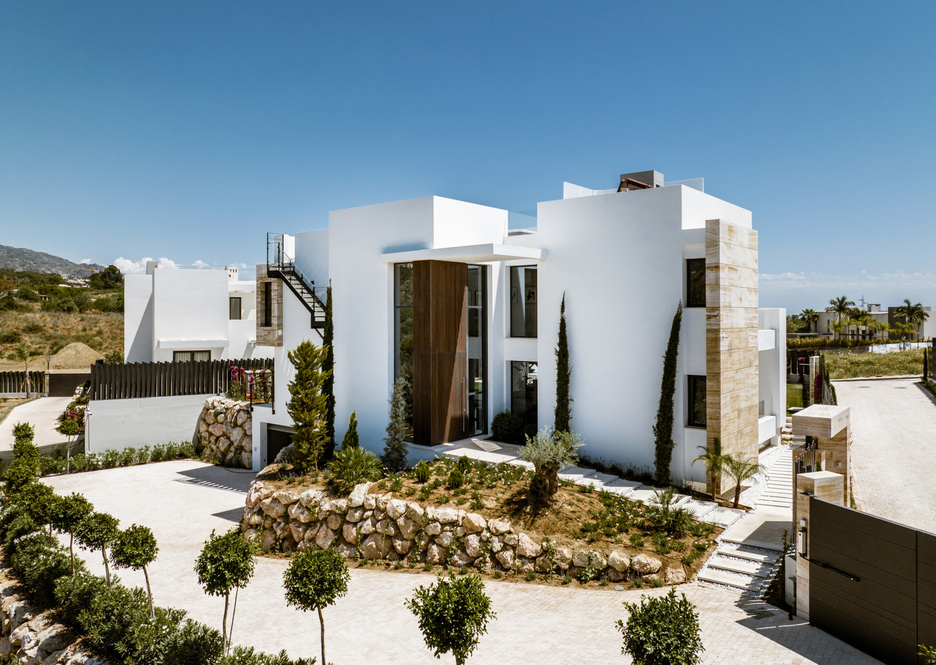 LUXURY RESIDENTIAL COMPLEX OF 5 MODERN-STYLE VILLAS ON THE GOLDEN MILE MARBELLA