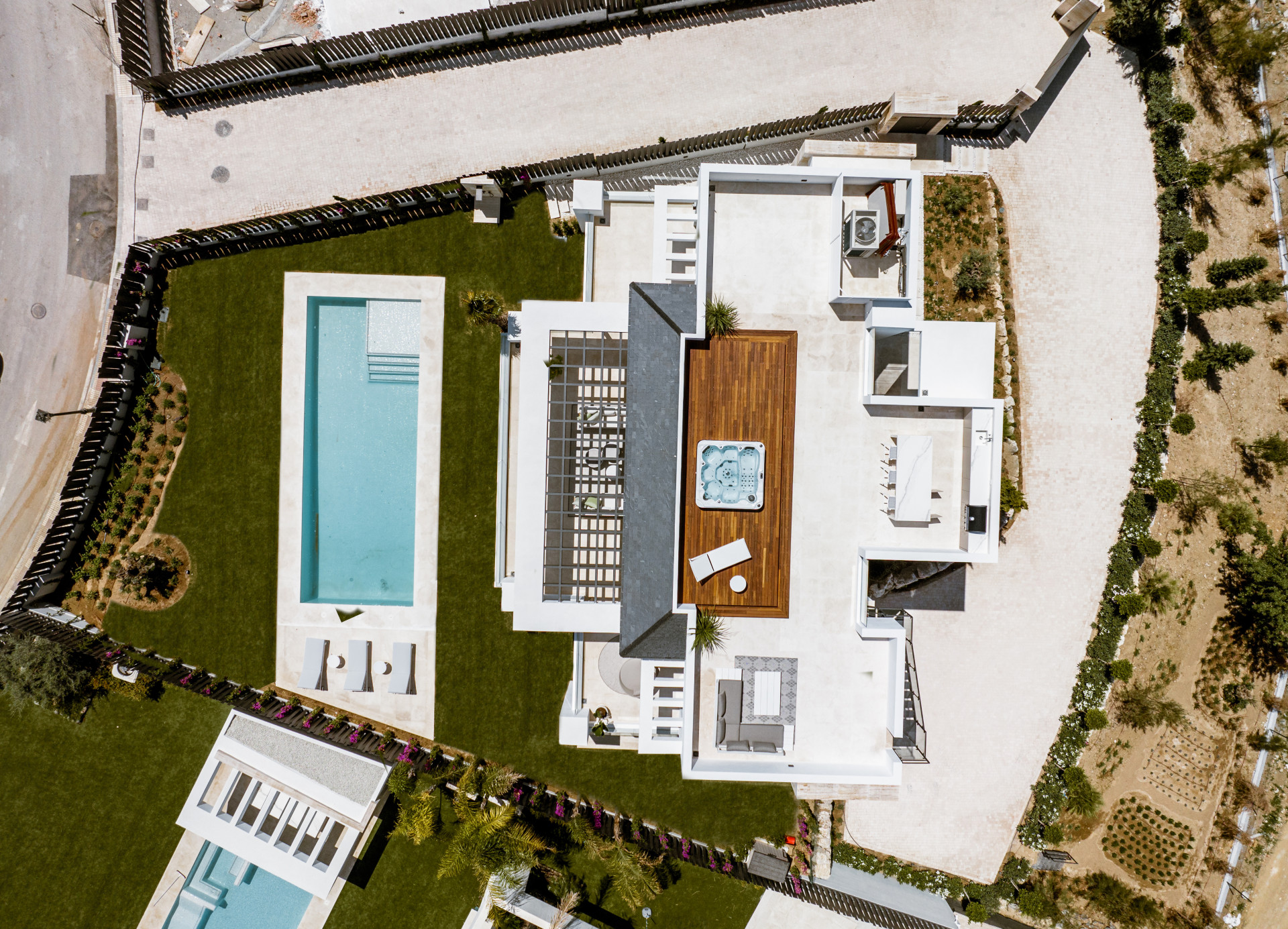 LUXURY RESIDENTIAL COMPLEX OF 5 MODERN-STYLE VILLAS ON THE GOLDEN MILE MARBELLA