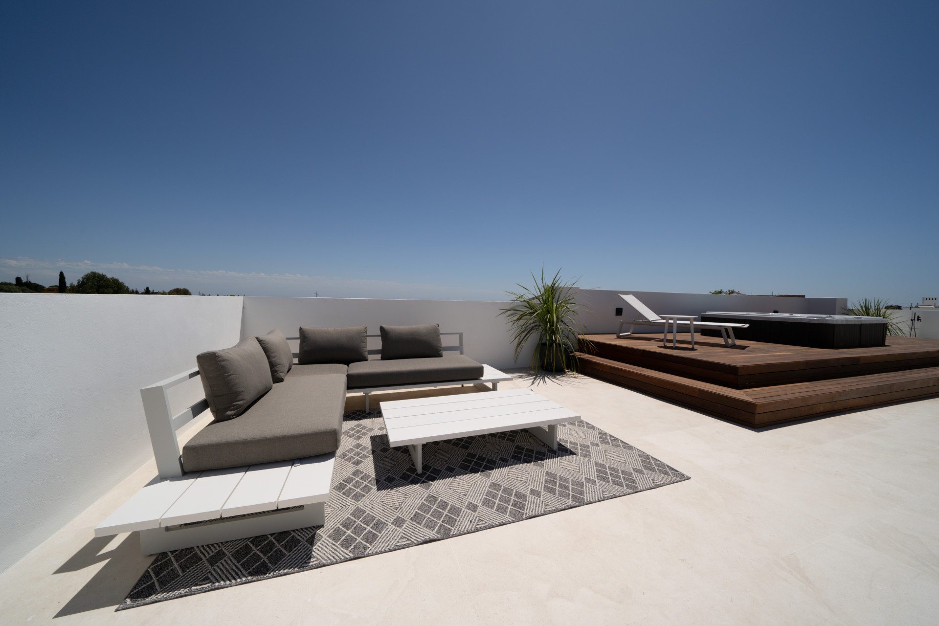 LUXURY RESIDENTIAL COMPLEX OF 5 MODERN-STYLE VILLAS ON THE GOLDEN MILE MARBELLA