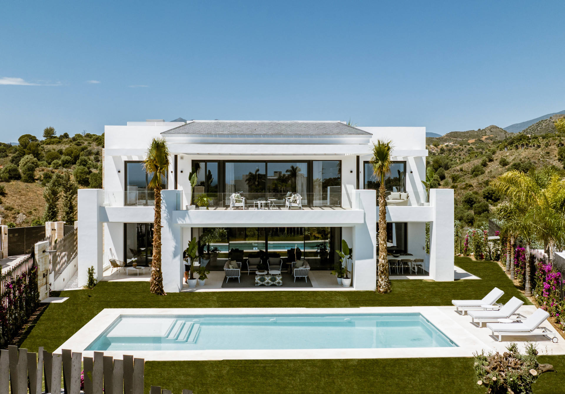 LUXURY RESIDENTIAL COMPLEX OF 5 MODERN-STYLE VILLAS ON THE GOLDEN MILE MARBELLA
