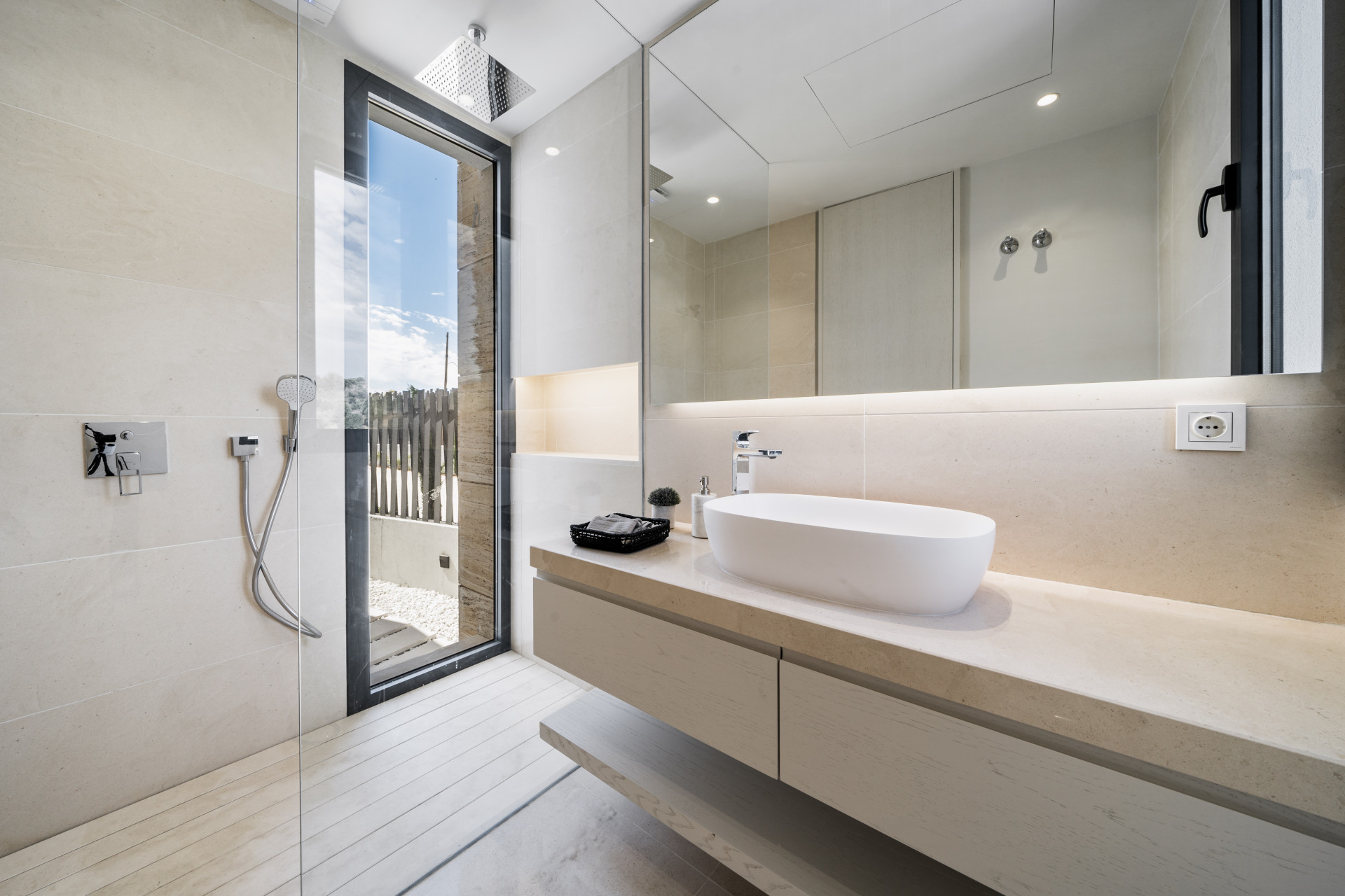 LUXURY RESIDENTIAL COMPLEX OF 5 MODERN-STYLE VILLAS ON THE GOLDEN MILE MARBELLA