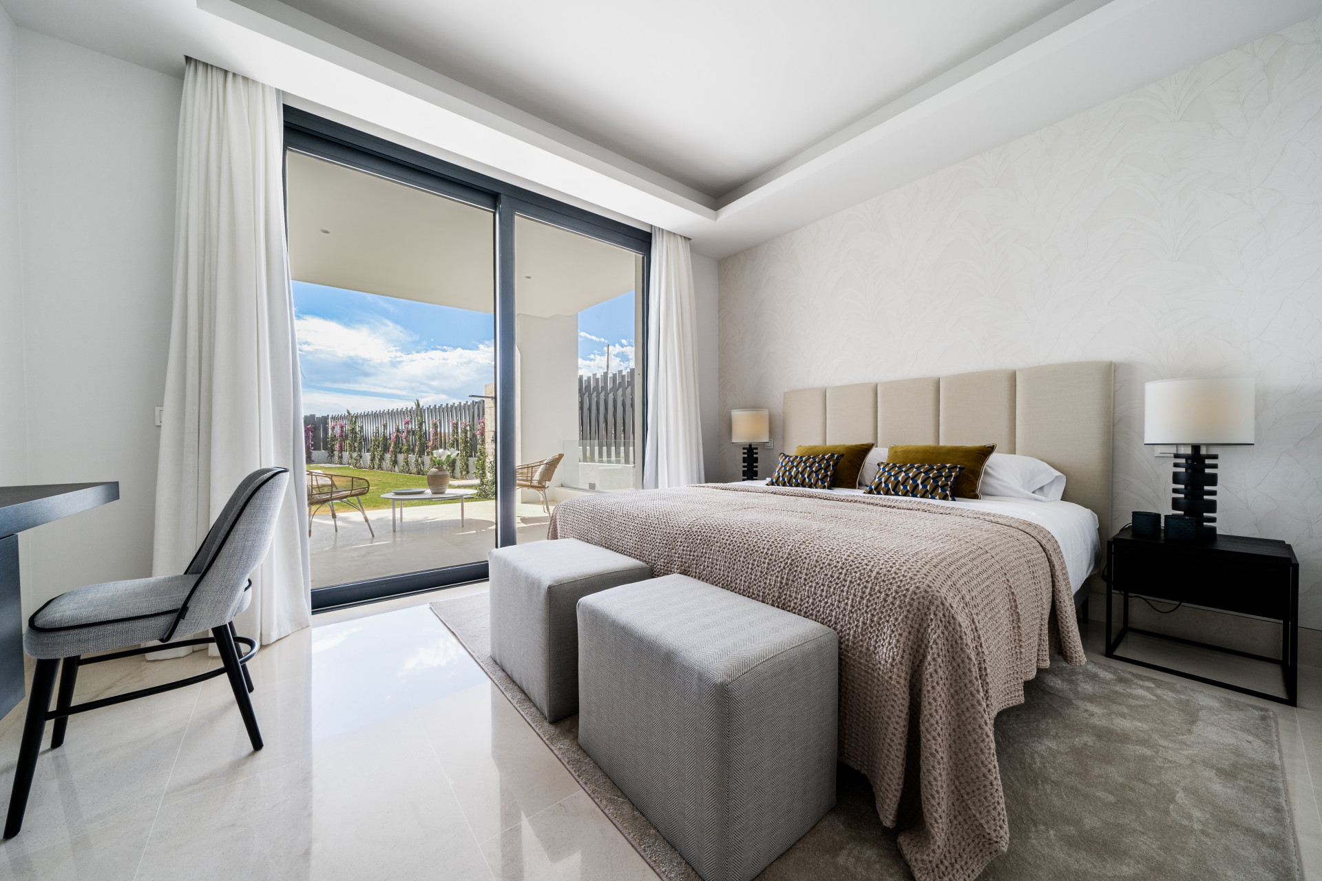 LUXURY RESIDENTIAL COMPLEX OF 5 MODERN-STYLE VILLAS ON THE GOLDEN MILE MARBELLA