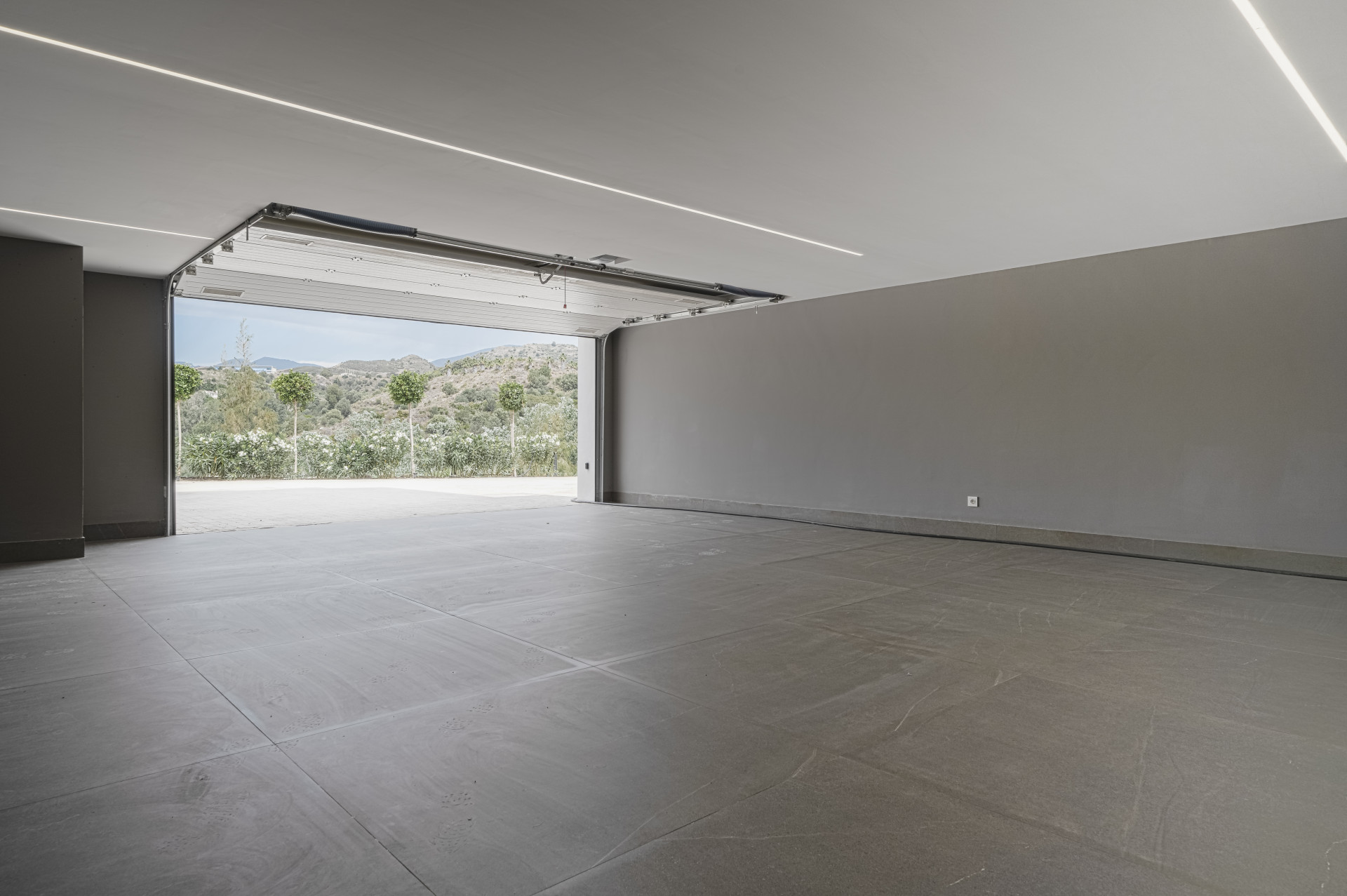 LUXURY RESIDENTIAL COMPLEX OF 5 MODERN-STYLE VILLAS ON THE GOLDEN MILE MARBELLA