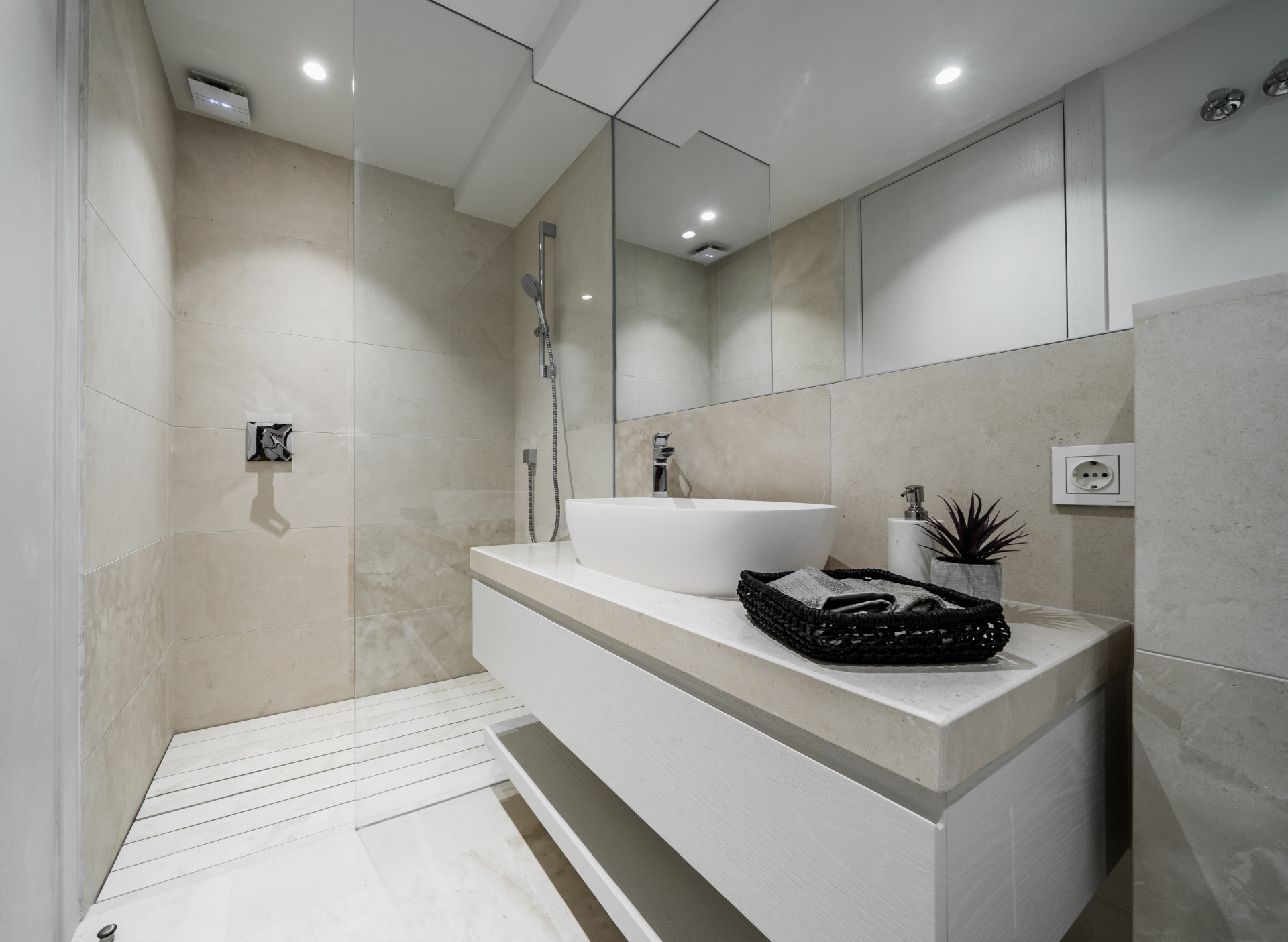 LUXURY RESIDENTIAL COMPLEX OF 5 MODERN-STYLE VILLAS ON THE GOLDEN MILE MARBELLA