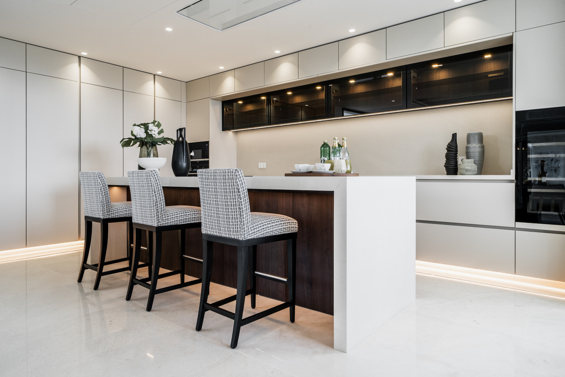 LUXURY RESIDENTIAL COMPLEX OF 5 MODERN-STYLE VILLAS ON THE GOLDEN MILE MARBELLA