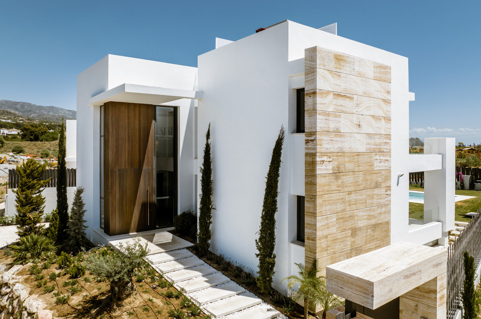 LUXURY RESIDENTIAL COMPLEX OF 5 MODERN-STYLE VILLAS ON THE GOLDEN MILE MARBELLA