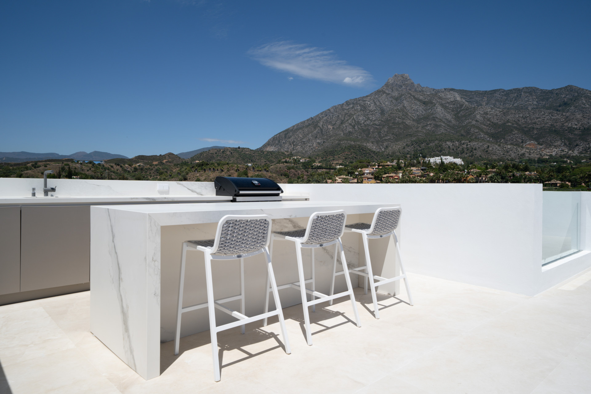 LUXURY RESIDENTIAL COMPLEX OF 5 MODERN-STYLE VILLAS ON THE GOLDEN MILE MARBELLA