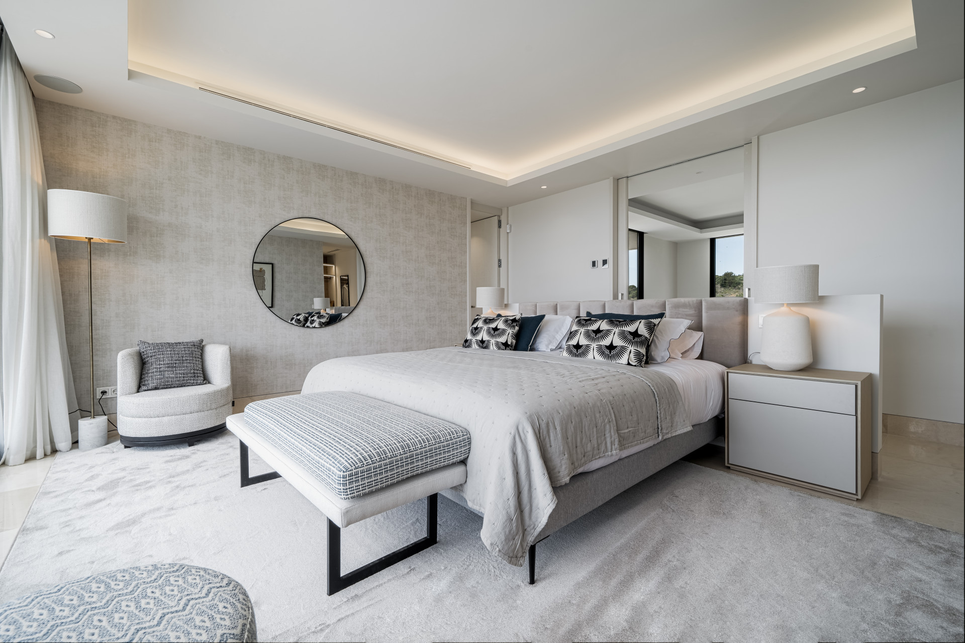 LUXURY RESIDENTIAL COMPLEX OF 5 MODERN-STYLE VILLAS ON THE GOLDEN MILE MARBELLA