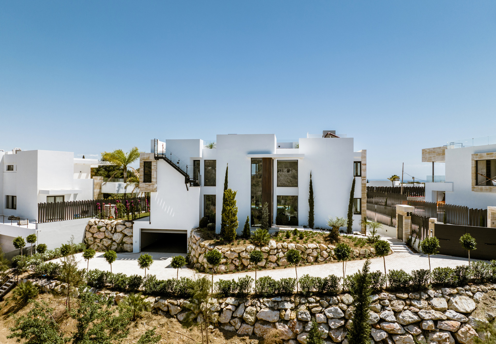 LUXURY RESIDENTIAL COMPLEX OF 5 MODERN-STYLE VILLAS ON THE GOLDEN MILE MARBELLA