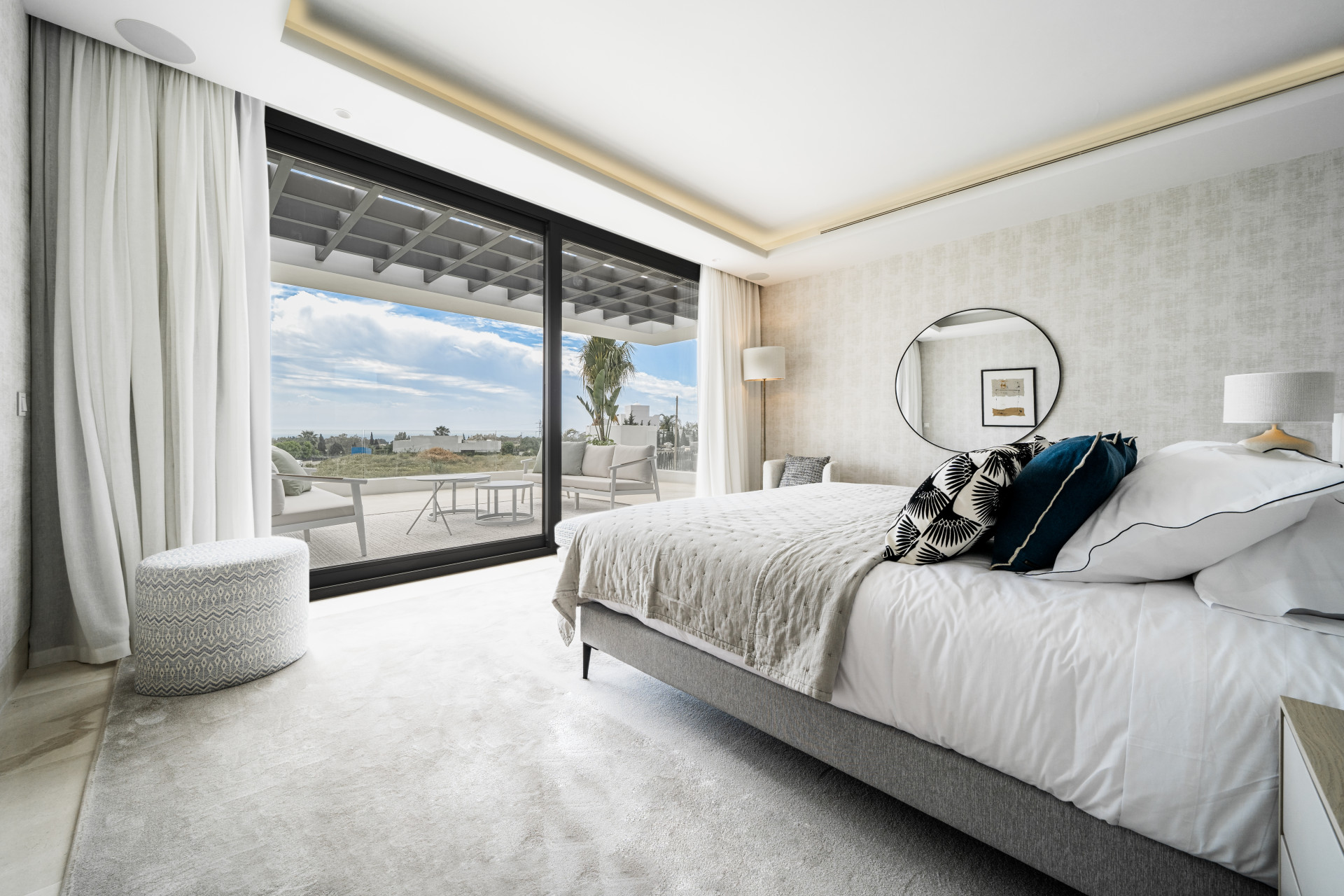 LUXURY RESIDENTIAL COMPLEX OF 5 MODERN-STYLE VILLAS ON THE GOLDEN MILE MARBELLA