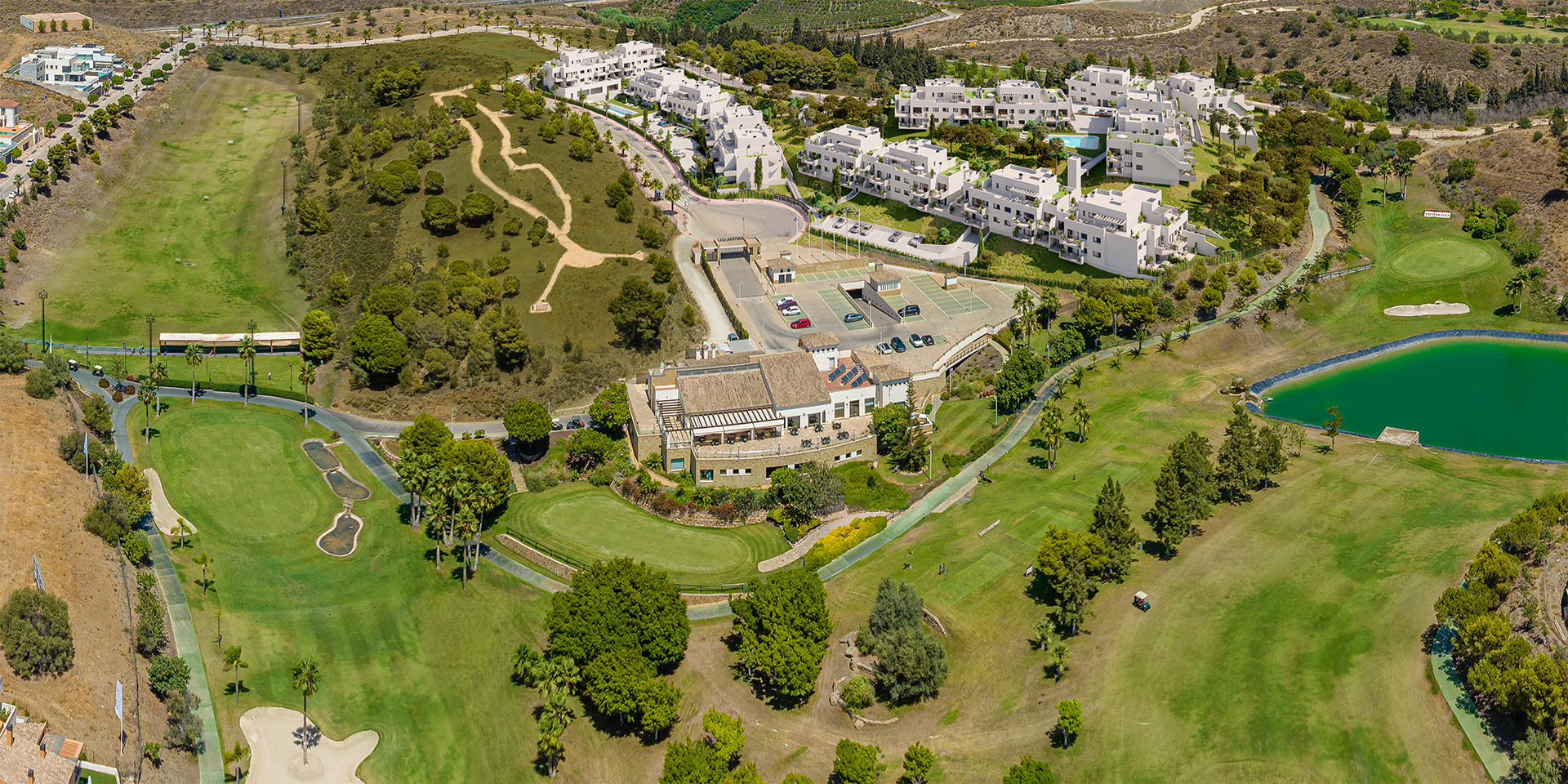 Apartamentos de obra nueva junto al campo de golf y cerca del mar en Vélez-Málaga