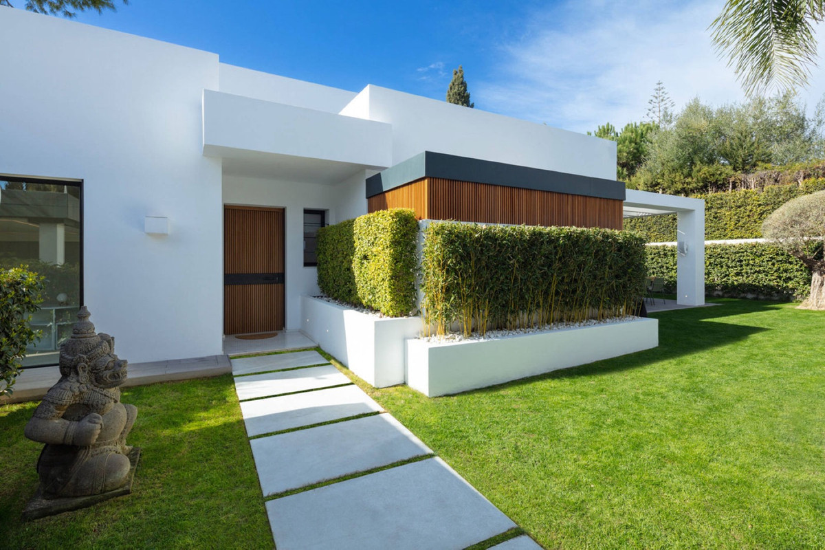 Contemporary villa located in a prime position beside Guadalmina Golf Course