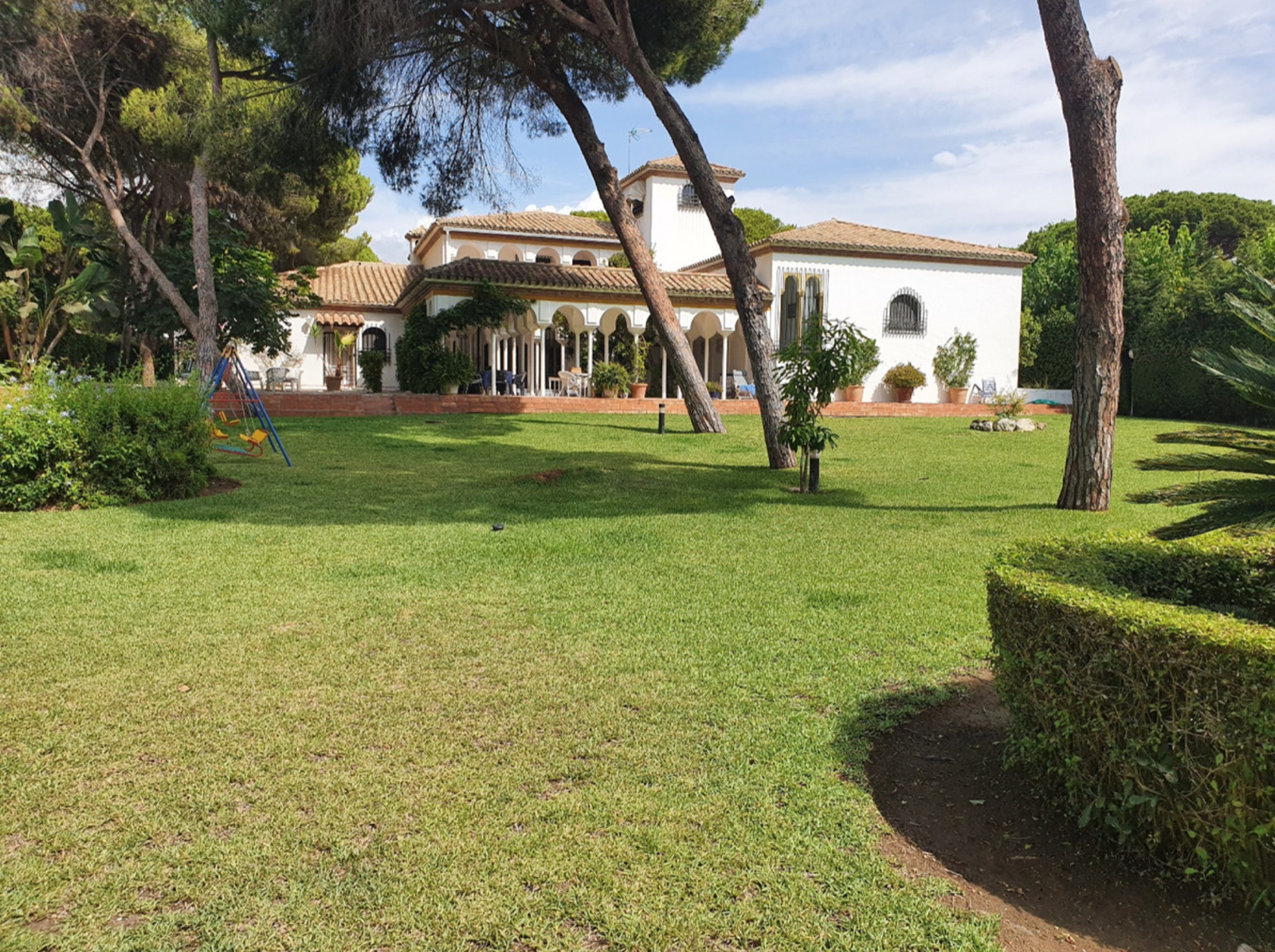  Villa  for sale    in Estepona