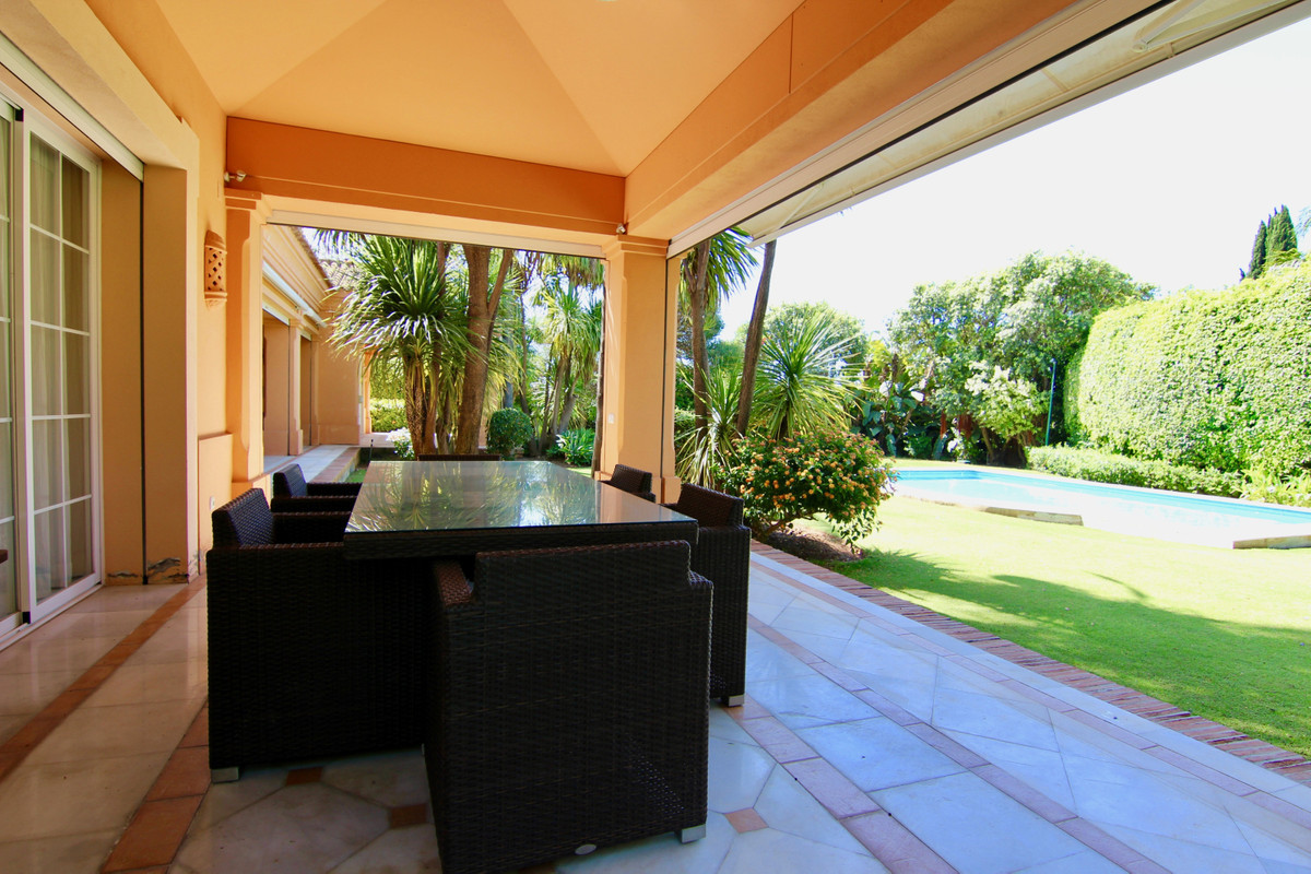 Fantastic villa set in a very quiet street of Guadalmina Baja facing south west with a splendid private garden