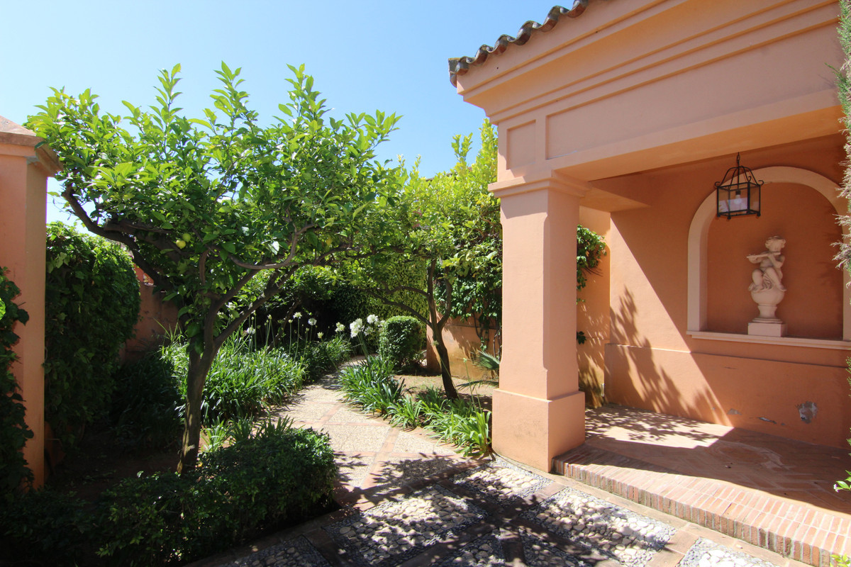 Fantastic villa set in a very quiet street of Guadalmina Baja facing south west with a splendid private garden
