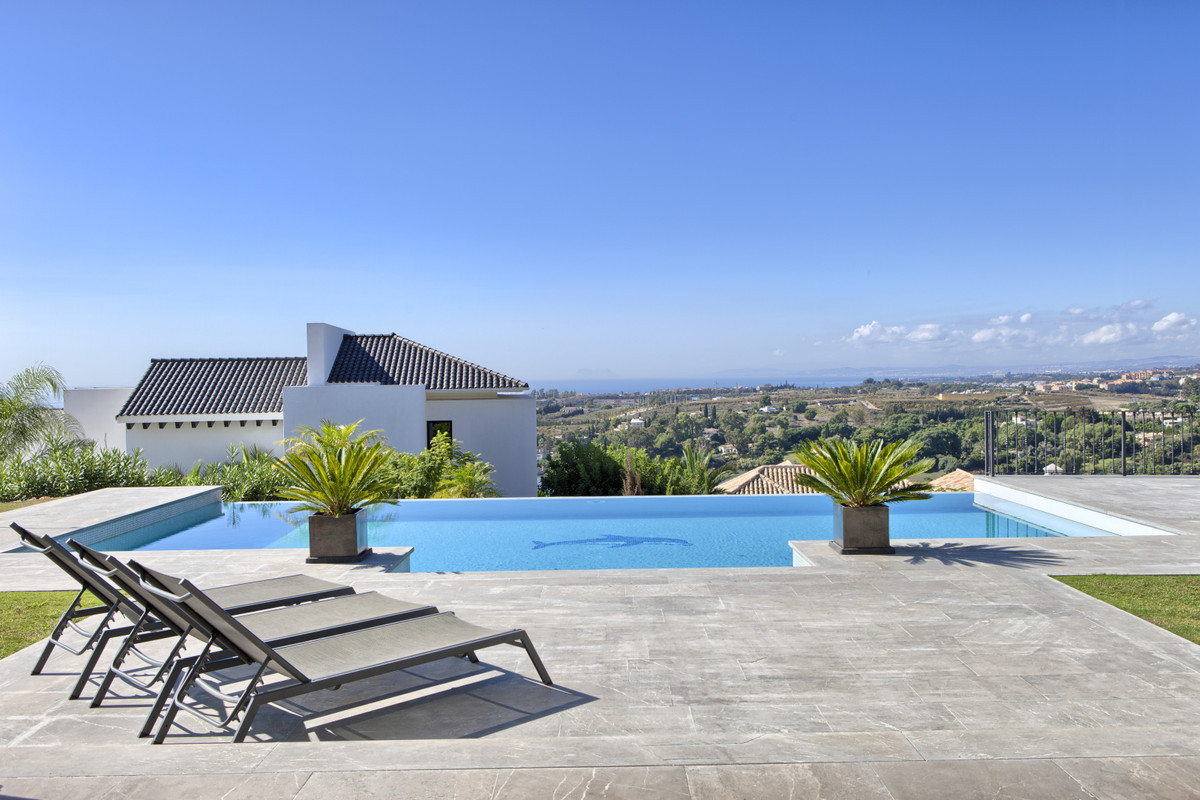 Fantastic new built contemporary villa with fantastic views in Los Flamingos