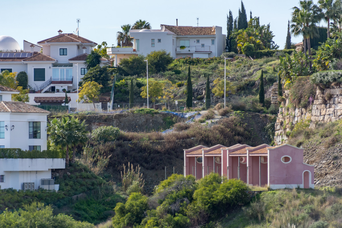 Plot with sea and golf view located in the exclusive area of Los Flamingos, Benahavis close to 5* hotel Villa Padierna Golf and Spa resort with three world class golf courses