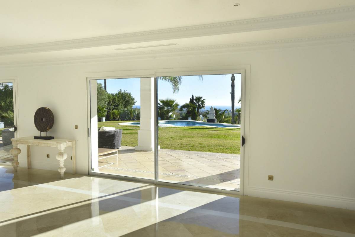 Spectacular villa in La Alqueria with fantastic golf and sea views even from the ground floor
