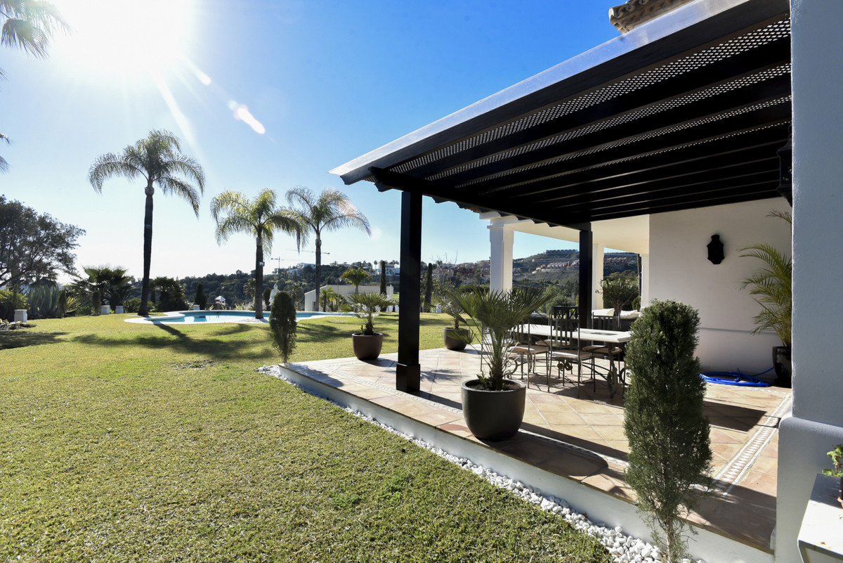 Spectacular villa in La Alqueria with fantastic golf and sea views even from the ground floor