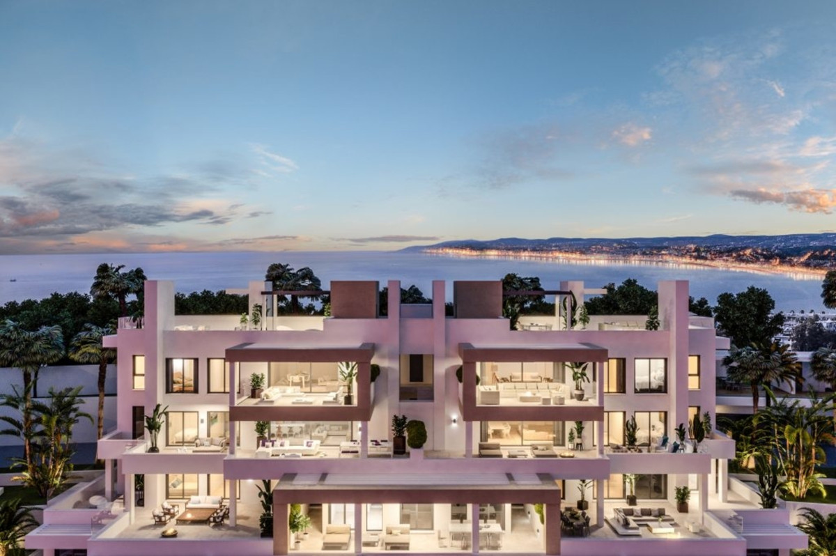 New project of apartments and penthouses located in an elevated position in the heart of Estepona with spectacular sea views