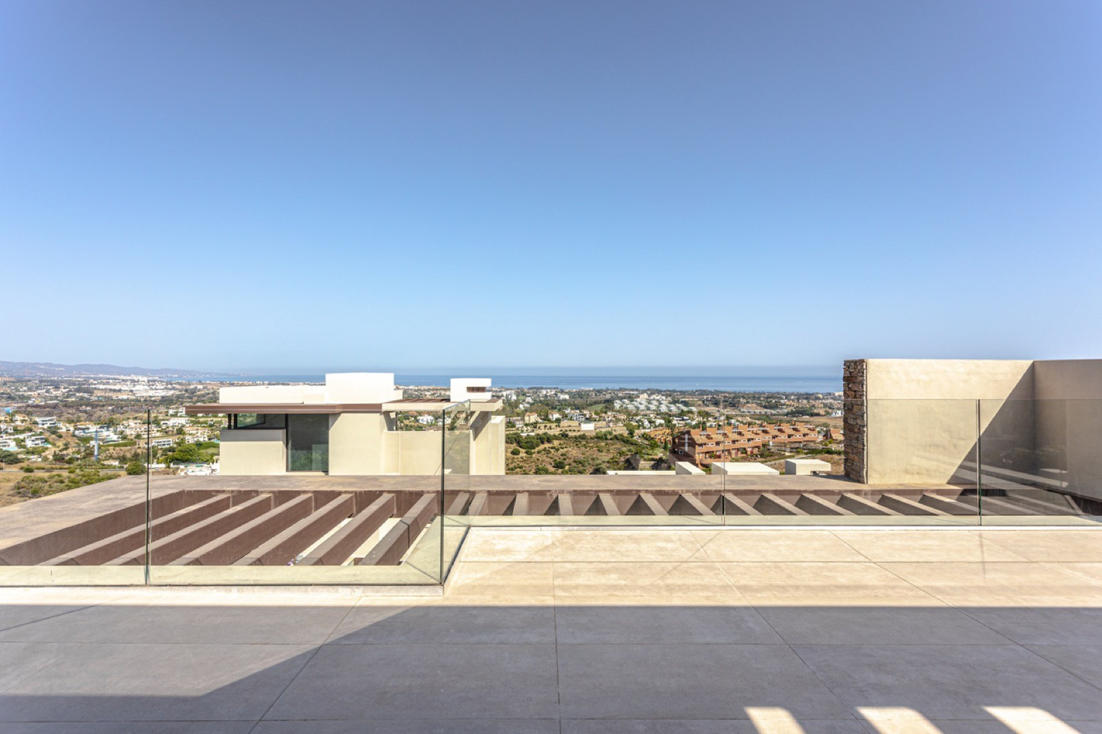 Exceptional boutique project of 13 luxury villas surrounded by Mediterranean gardens and enjoying fabulous panoramic sea views close to some of the best golf courses on the Costa del Sol