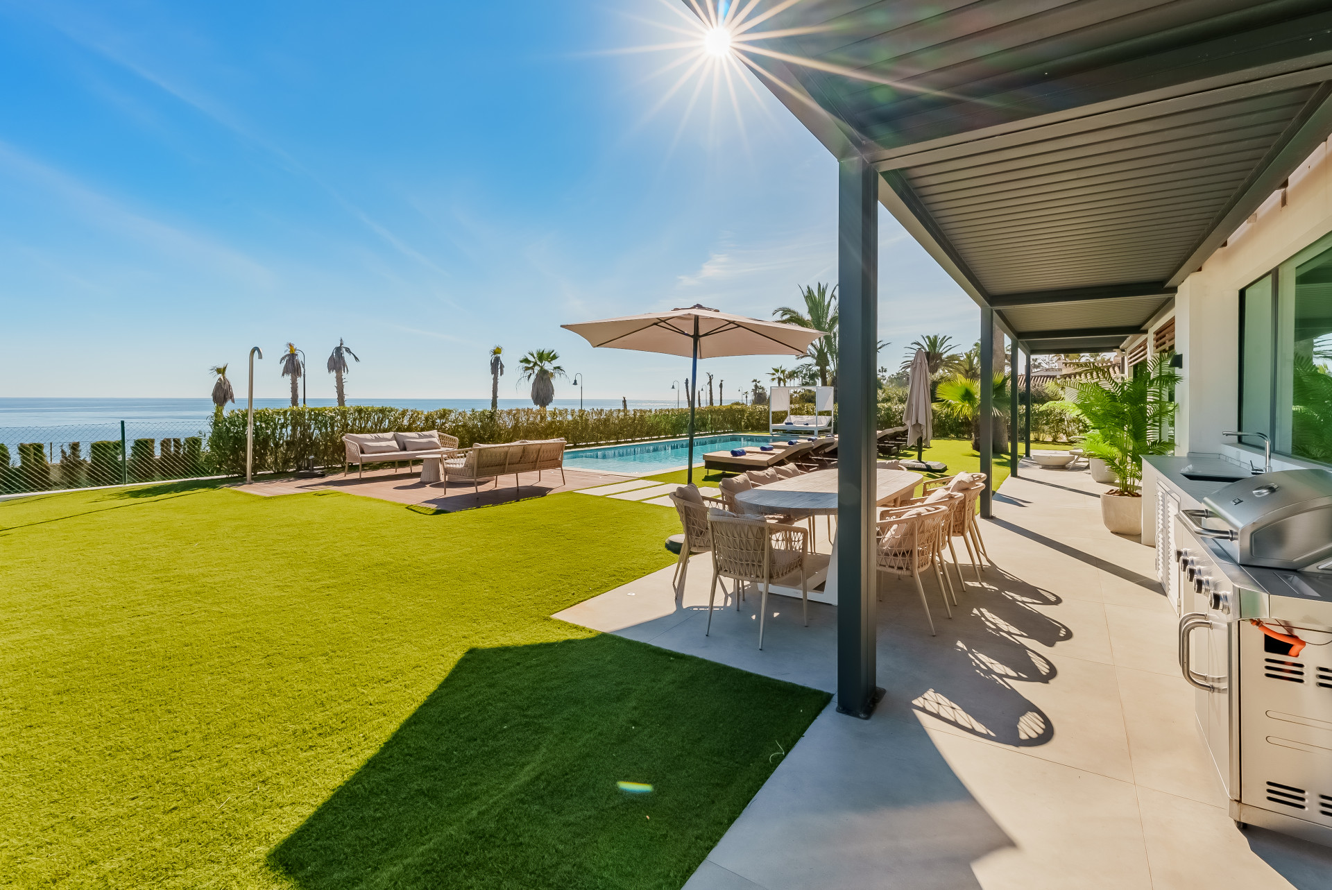 Luxurious beachfront villa in El Saladillo