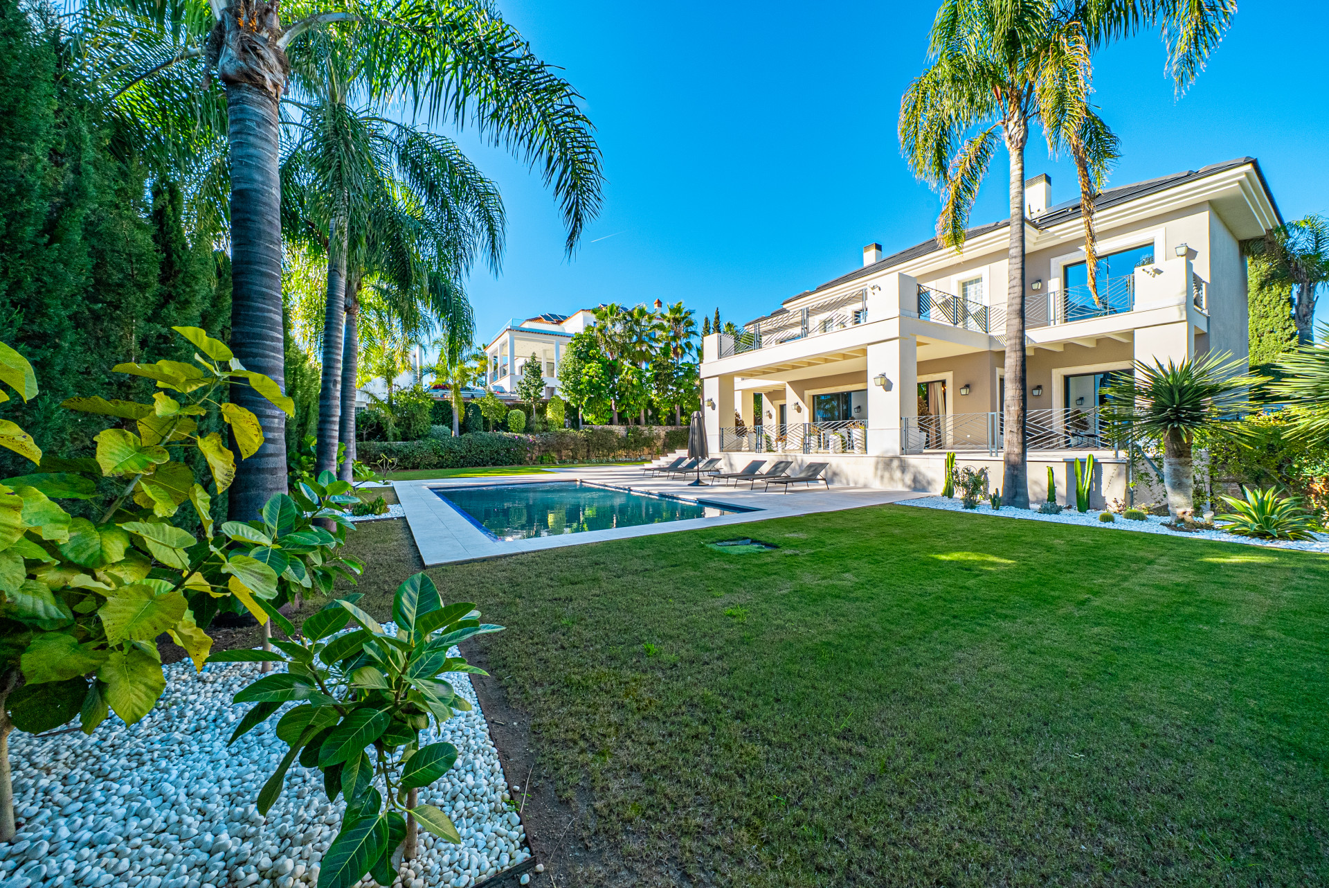 Stunning Villa for Sale in the Prestigious Los Flamingos Residential Area