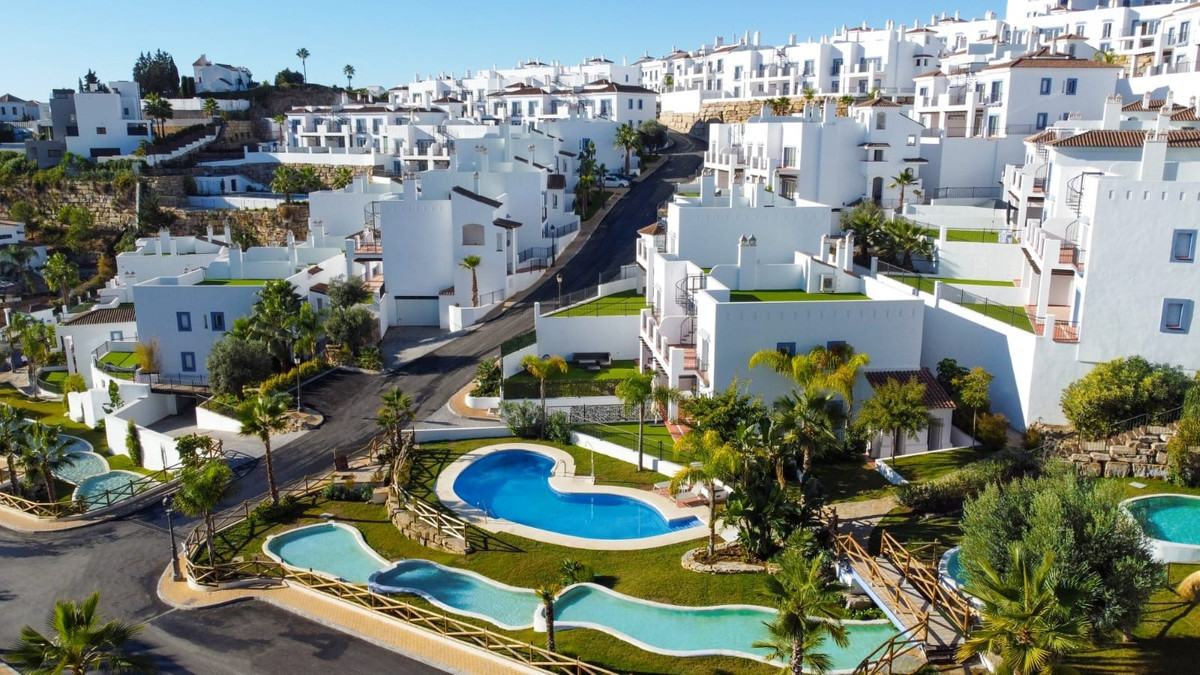 One of the most unique village resorts in Andalusia with 2 & 3 bedroom open-plan homes with extensive sports and leisure facilities set within luscious landscaped gardens boasting stunning views of the Mediterranean