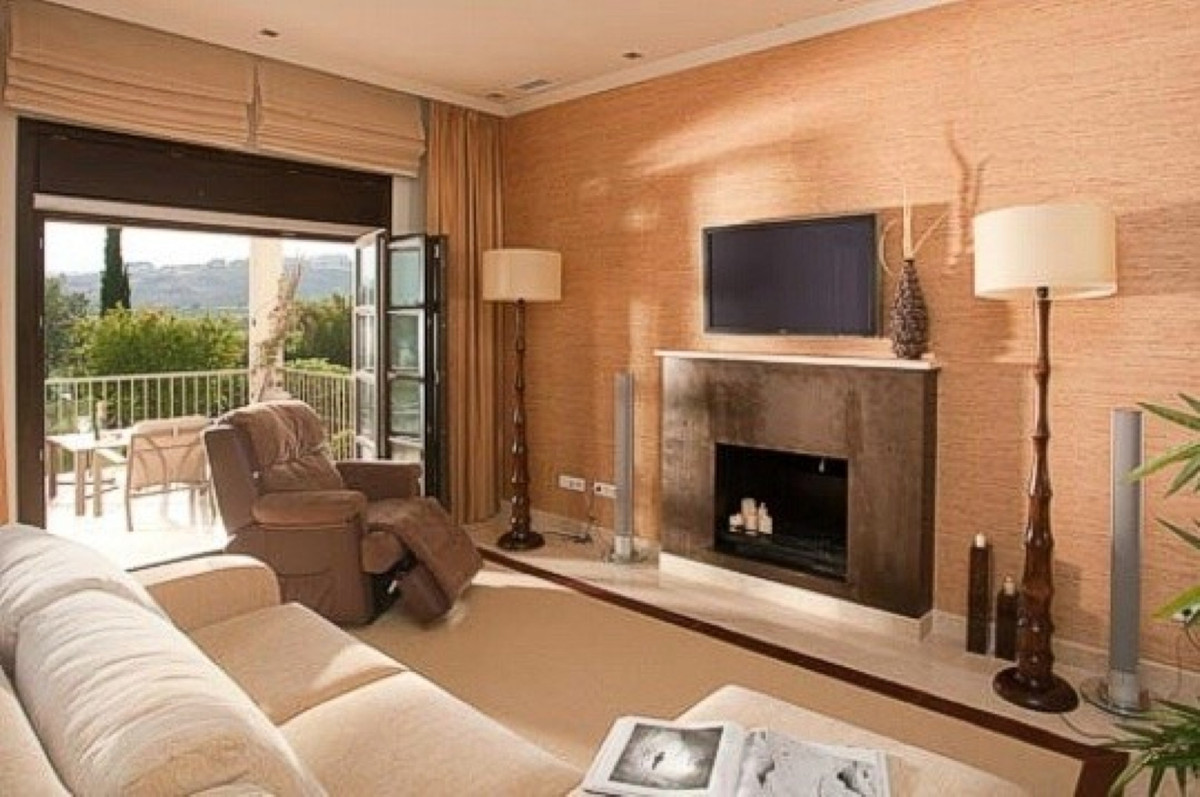 Luxury front line golf villa set in the prestigious area of Los Flamingos