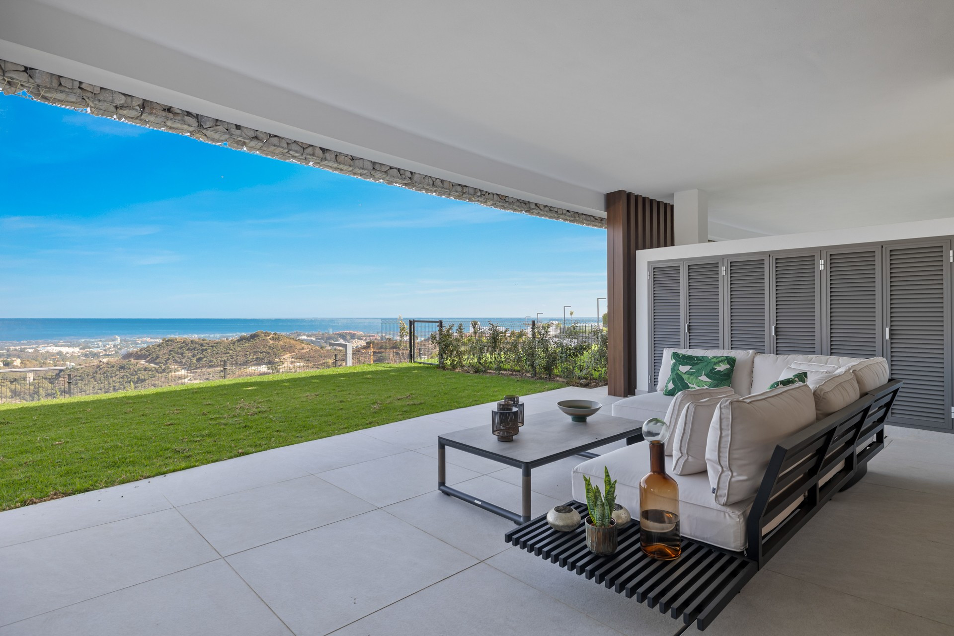Brand new top-quality ground floor apartment in Real de la Quinta with amazing open panoramic views to the Mediterranean sea