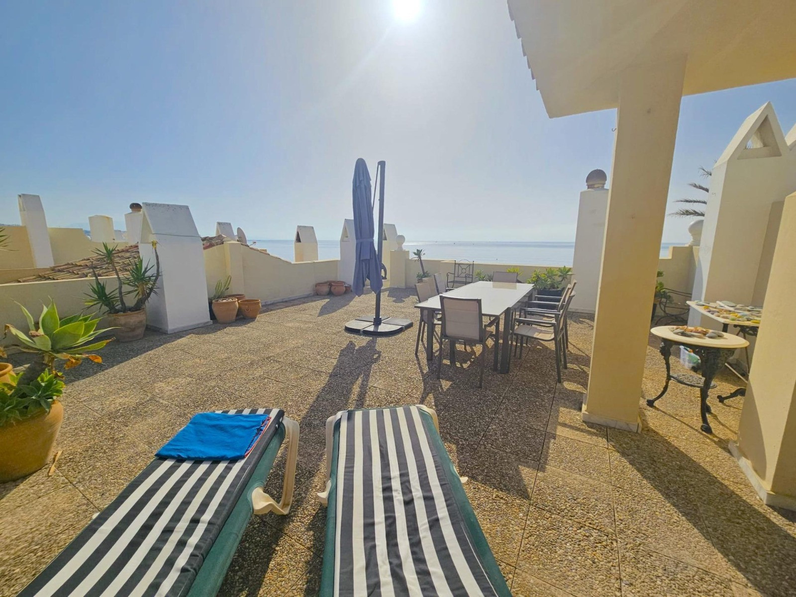 Fantastic beachfront penthouse with stunning sea views, just minutes from Estepona