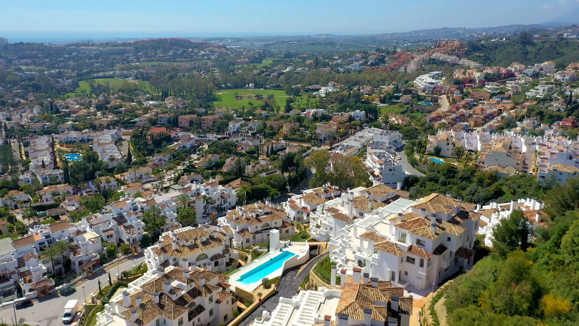 Stunning 7 bed apartment with spectacular views set in a secure and sought after complex in Nueva Andalucia