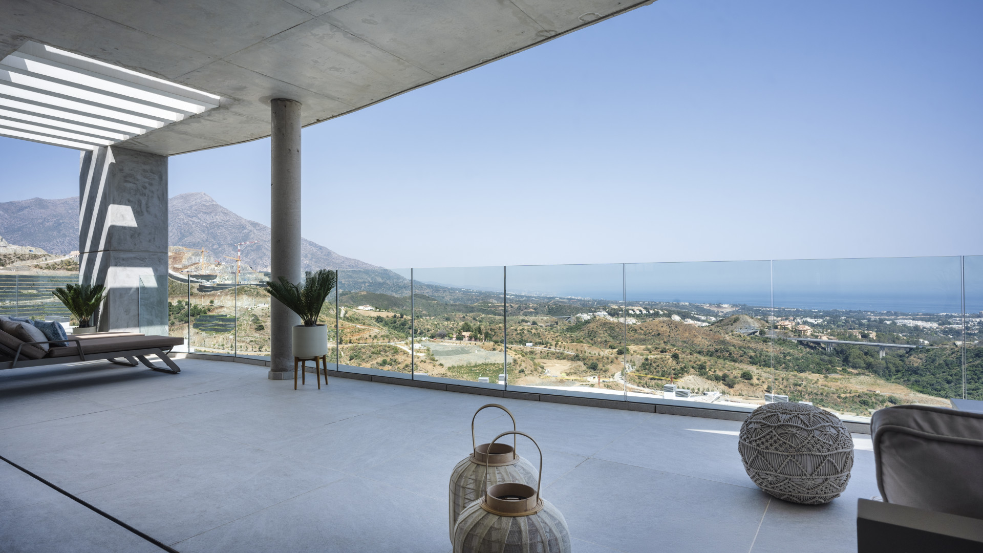 Brand new, top quality, penthouse  with amazing panoramic views to the sea and a private pool in Real de la Quinta