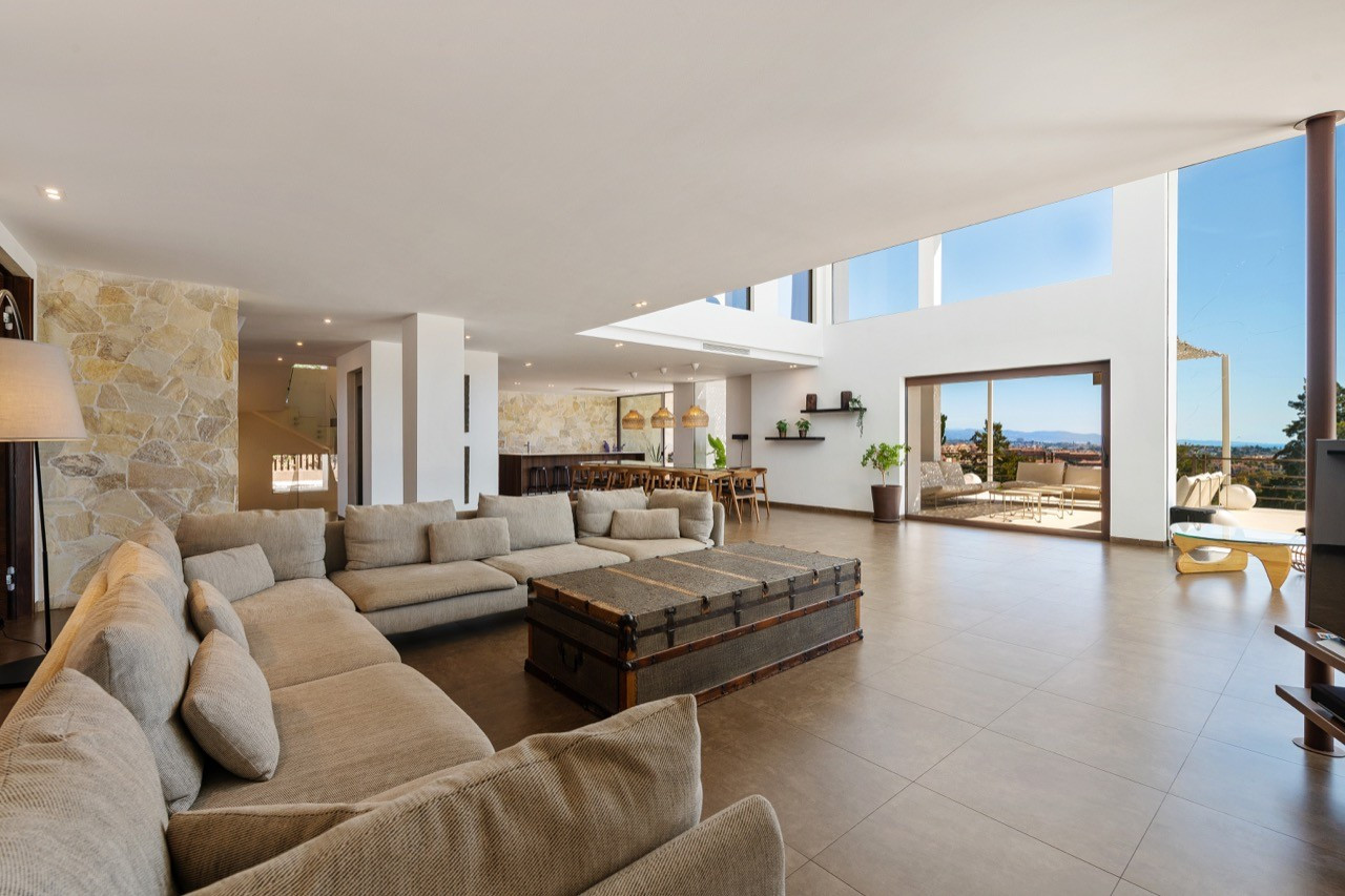 Stunning eight bedroom, frontline golf villa with breathtaking panoramic views in La Alqueria