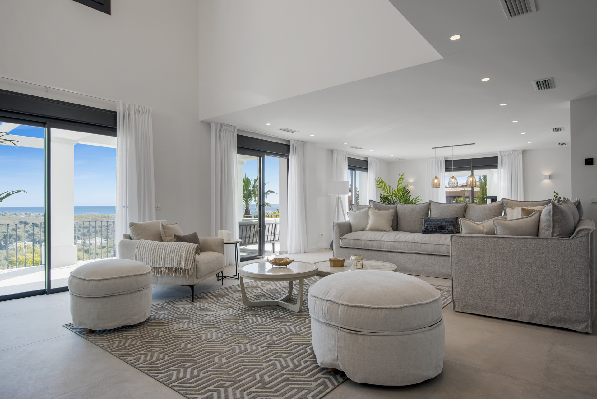 Fully renovated villa in Los Flamingos Golf Resort distributed on three levels and boasting panoramic sea views