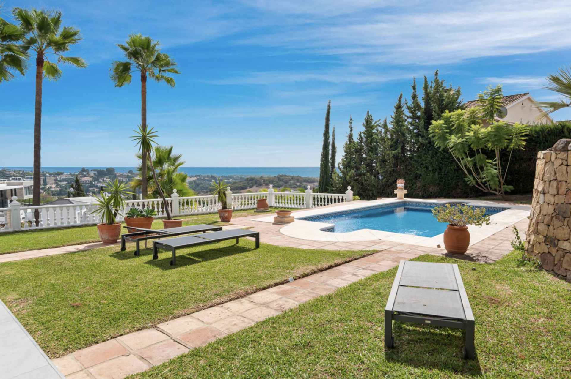 Impeccably renovated 4-bedroom villa situated in the highly sought-after El Paraiso Alto