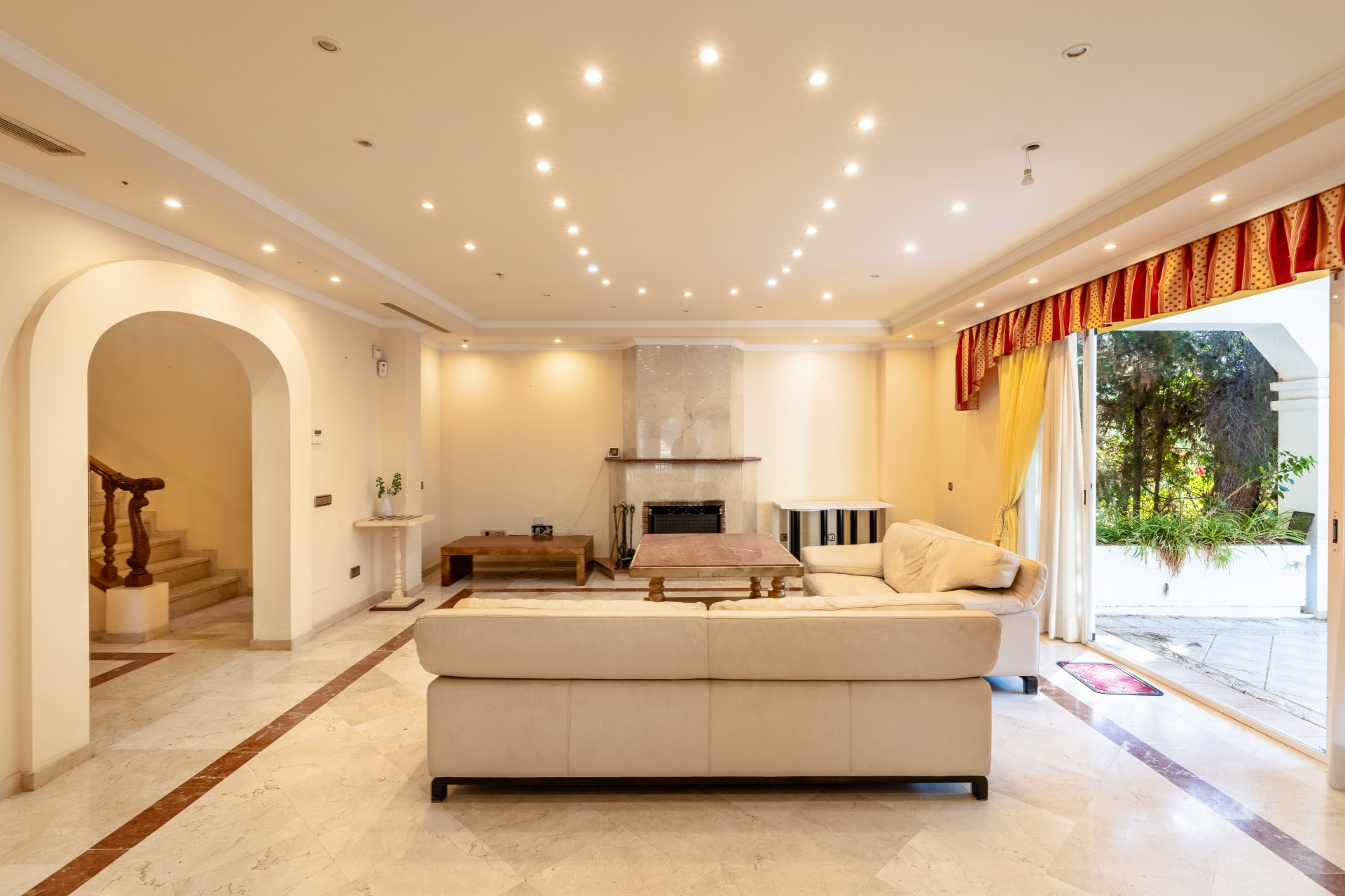 Charming Mediterranean-style 4-bedroom villa in the in prestigious area of Paraiso Alto