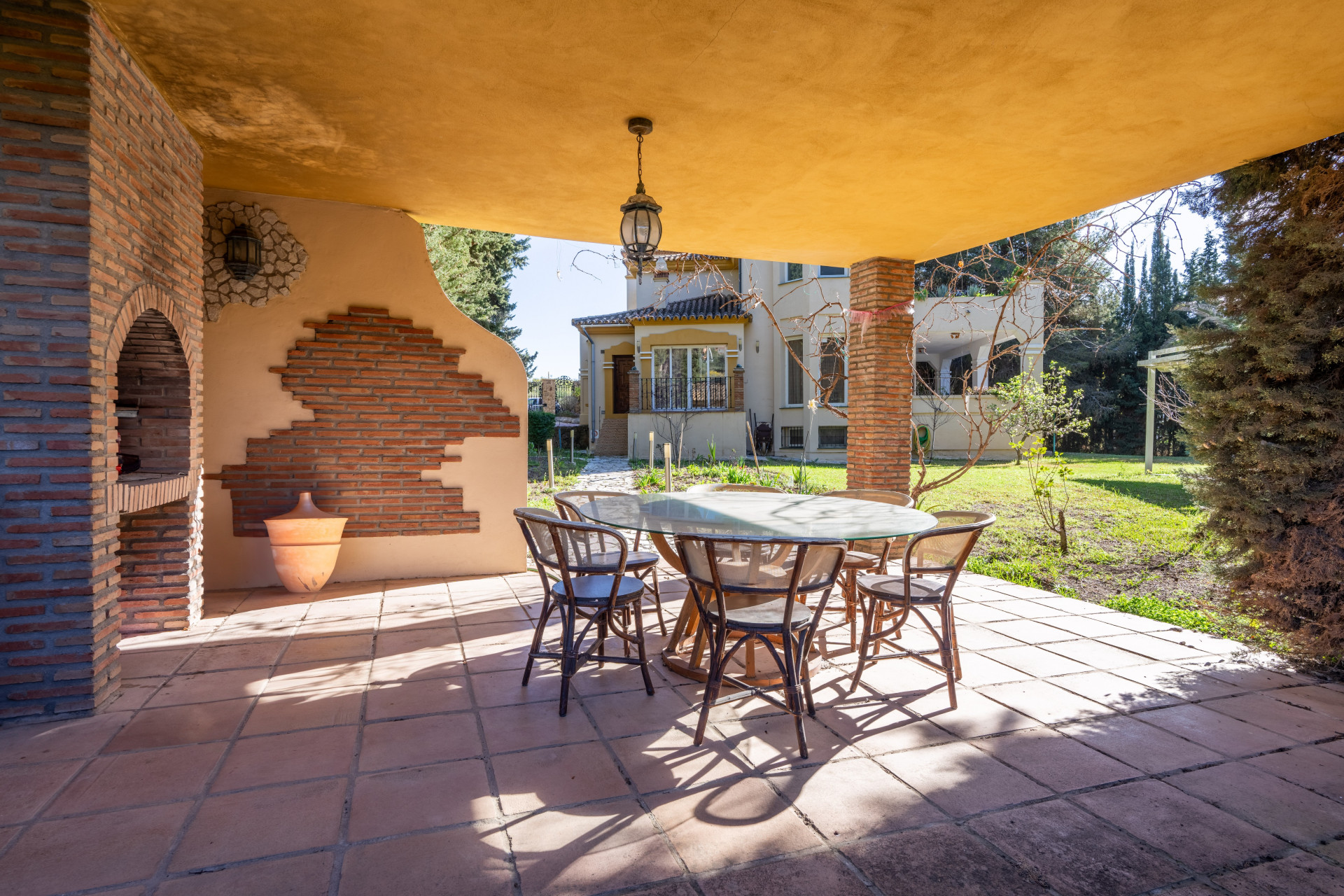 Encantadora villa de 4 dormitorios de estilo mediterráneo en la prestigiosa zona de Paraiso Alto