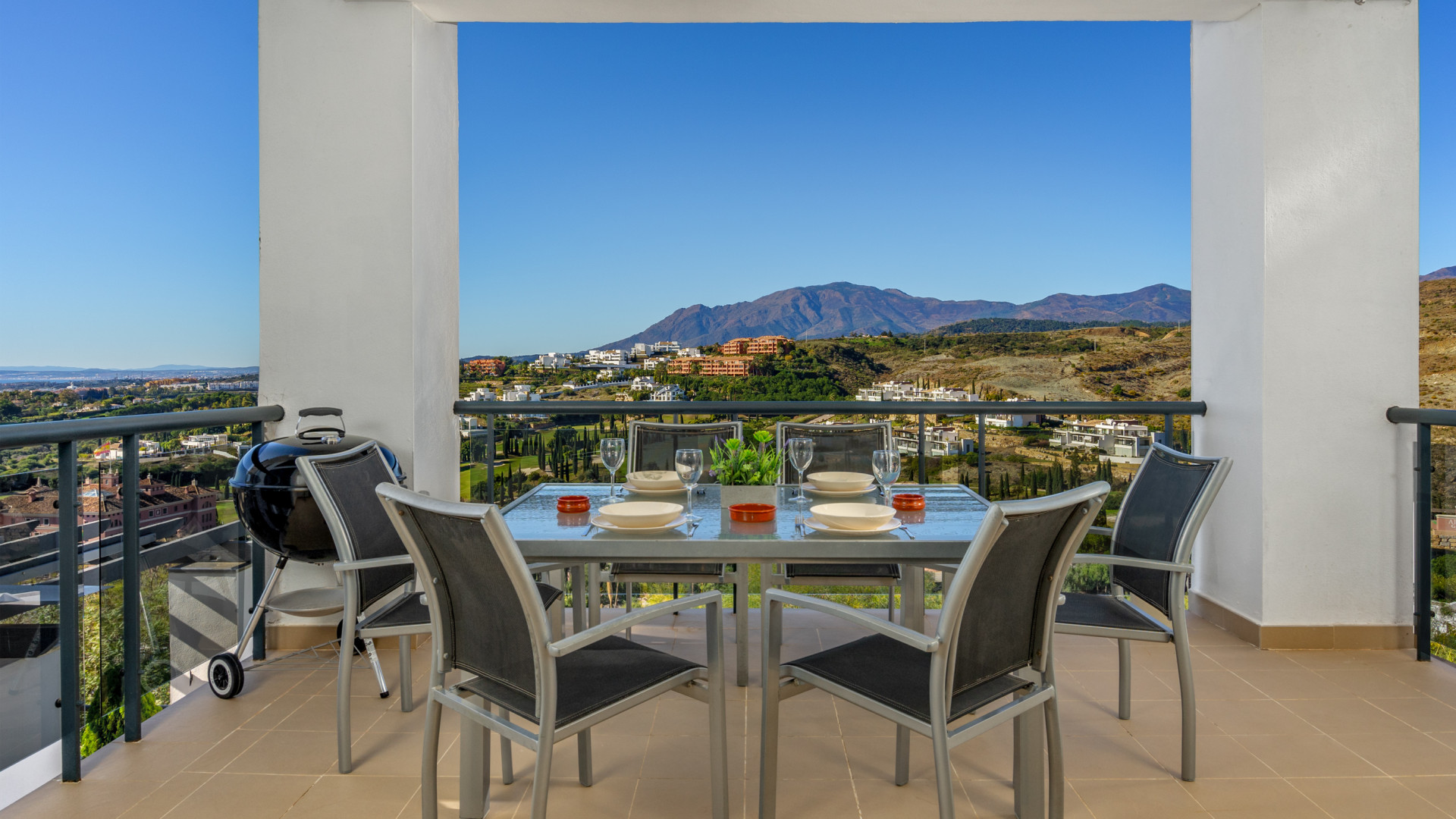 Encantador apartamento con vistas panorámicas a la costa, el Mediterráneo y las montañas en Acosta Los Flamingos