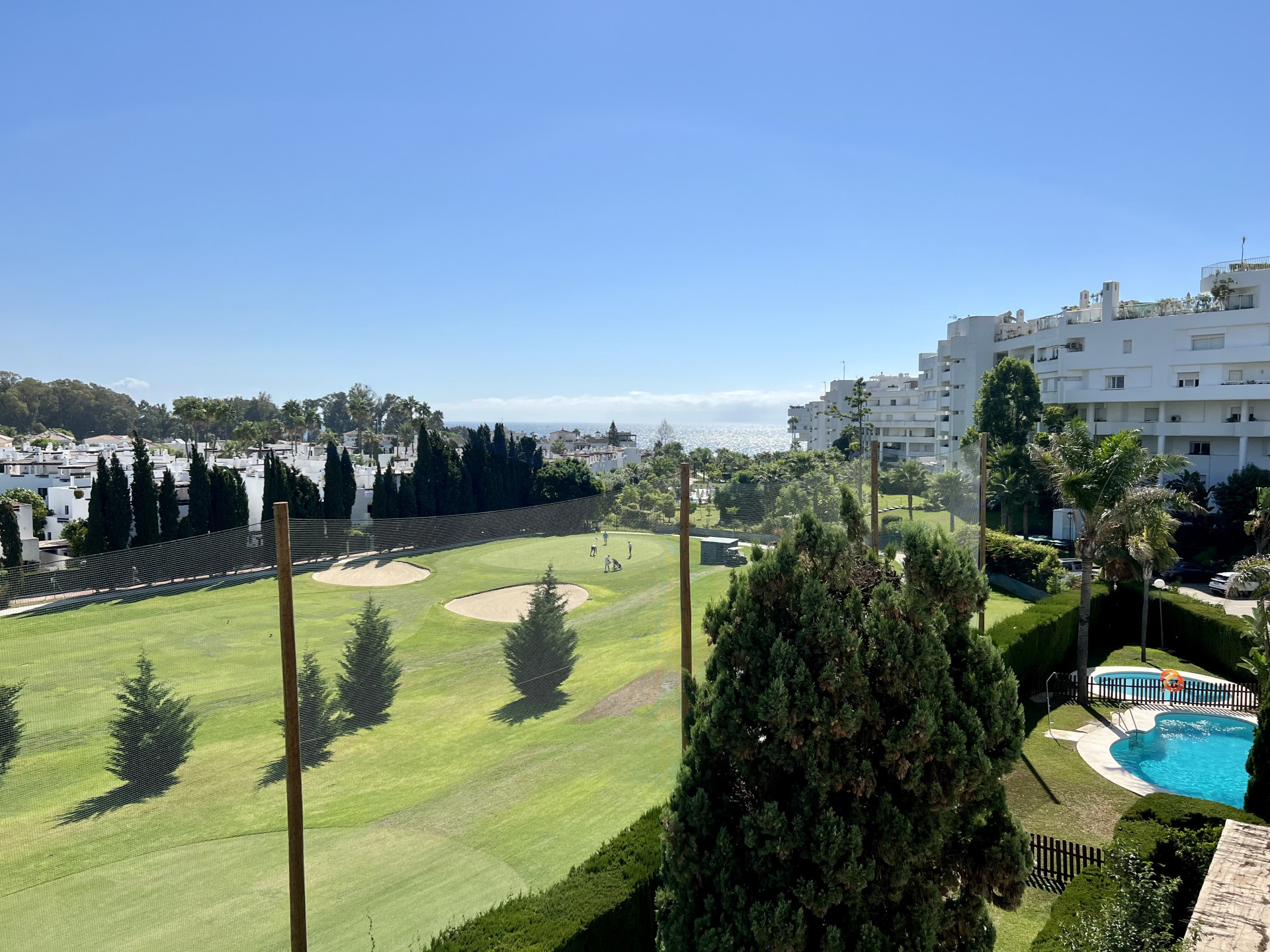 Large front line golf penthouse with magnificent panoramic views of golf, sea and mountains.