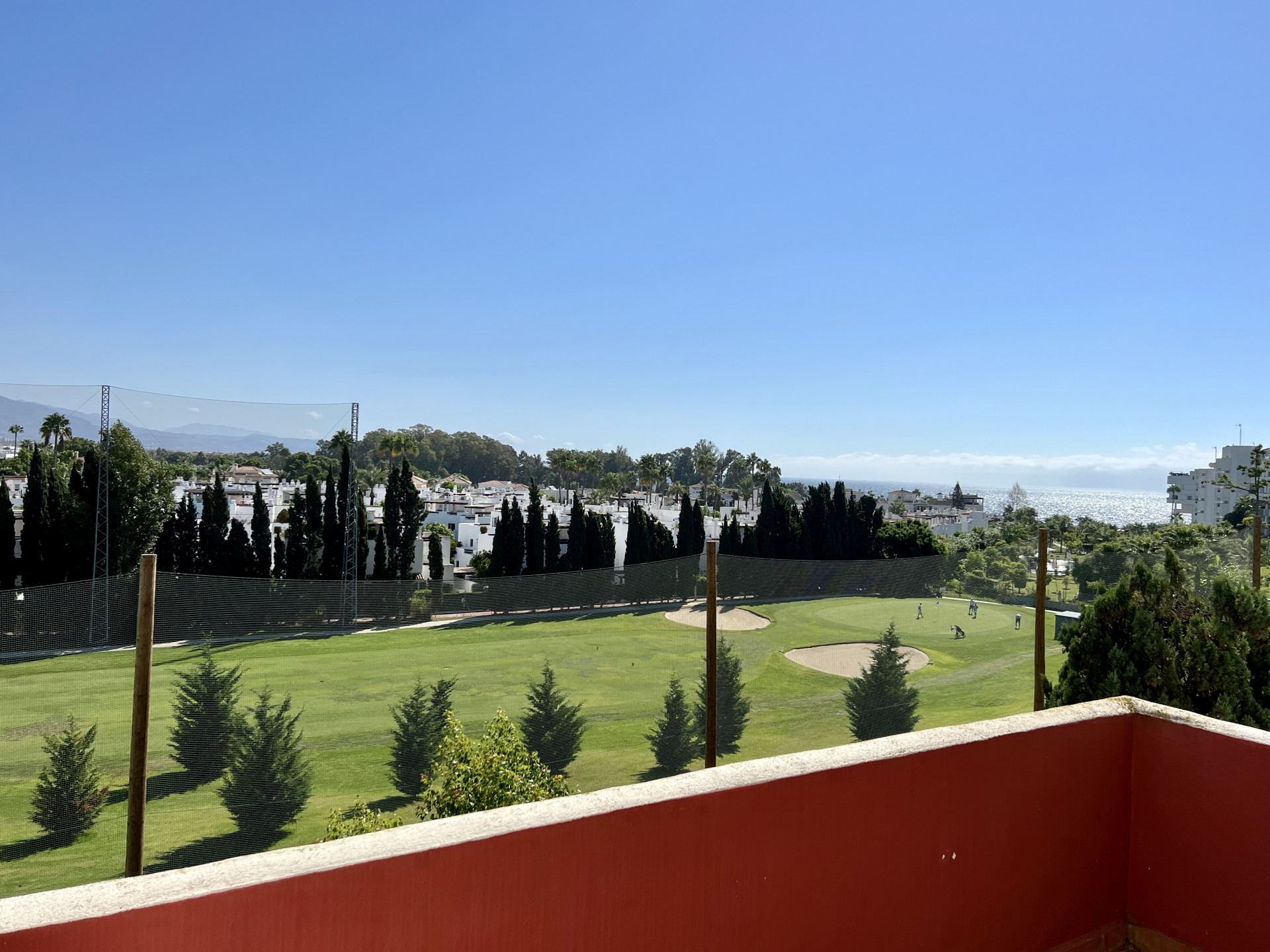 Large front line golf penthouse with magnificent panoramic views of golf, sea and mountains.