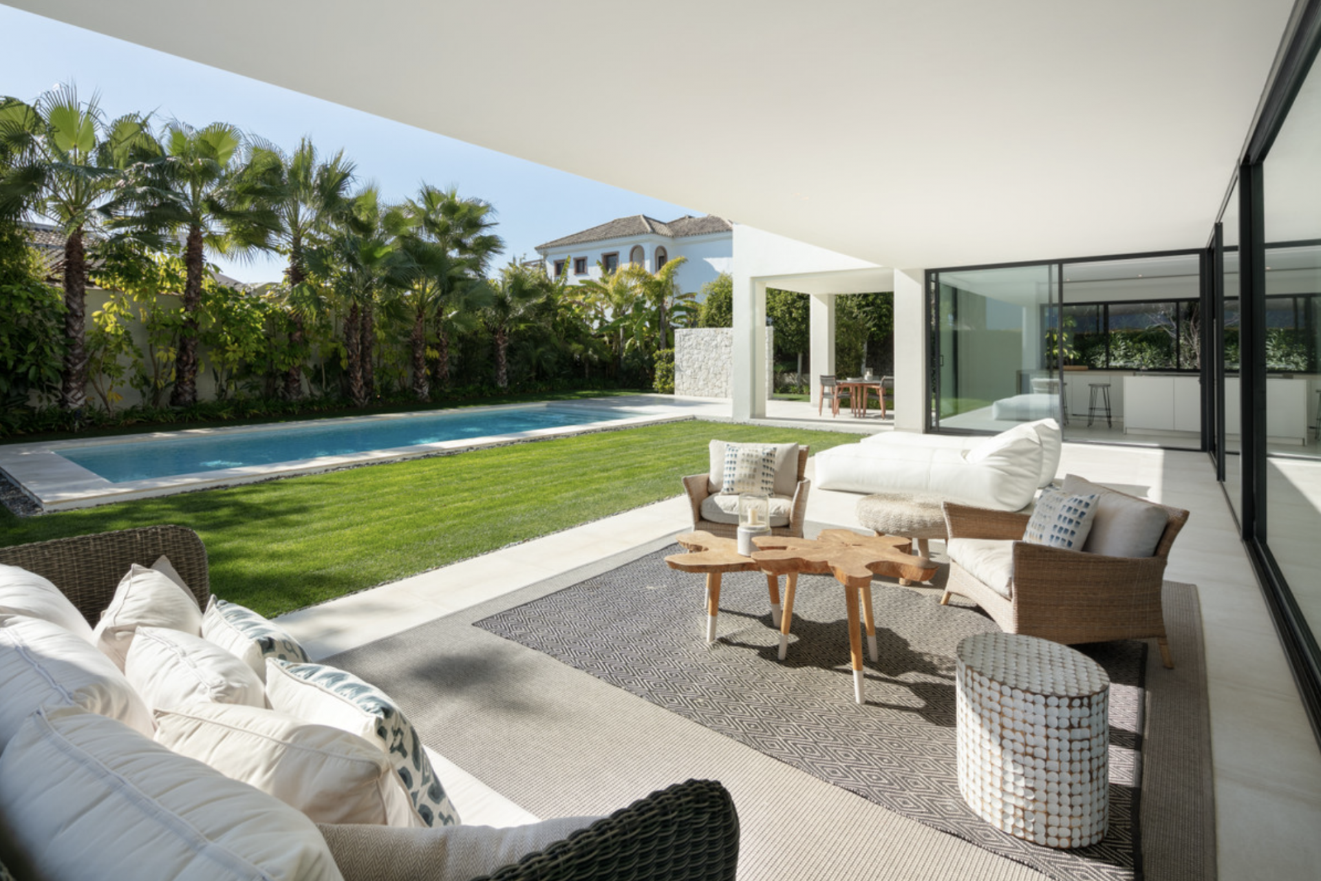 Immaculate beachside villa in a very quiet and private street of Casasola - Guadalmina Baja.