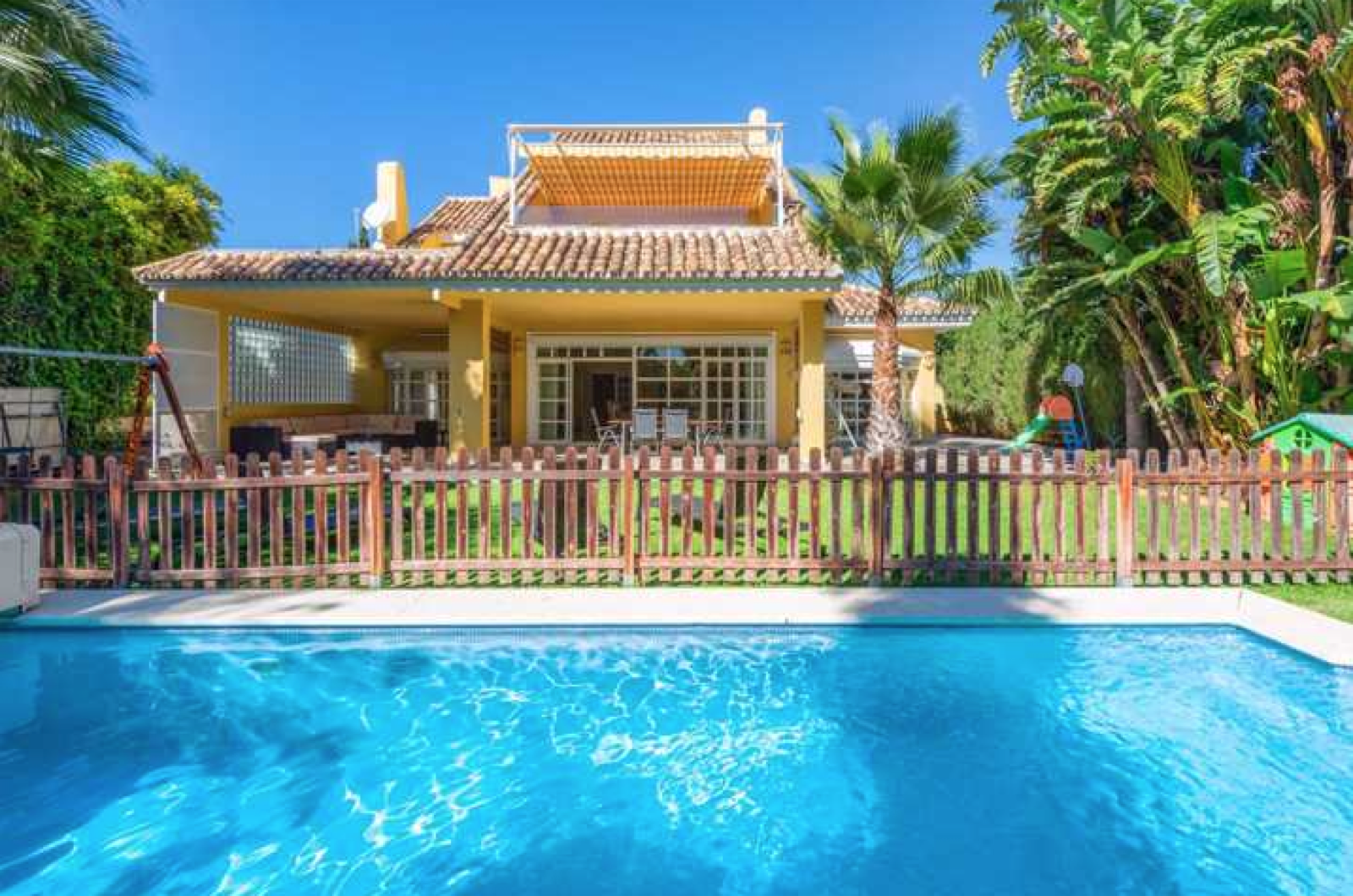 Lovely villa walking distance to amenities and the beach in Guadalmina Baja