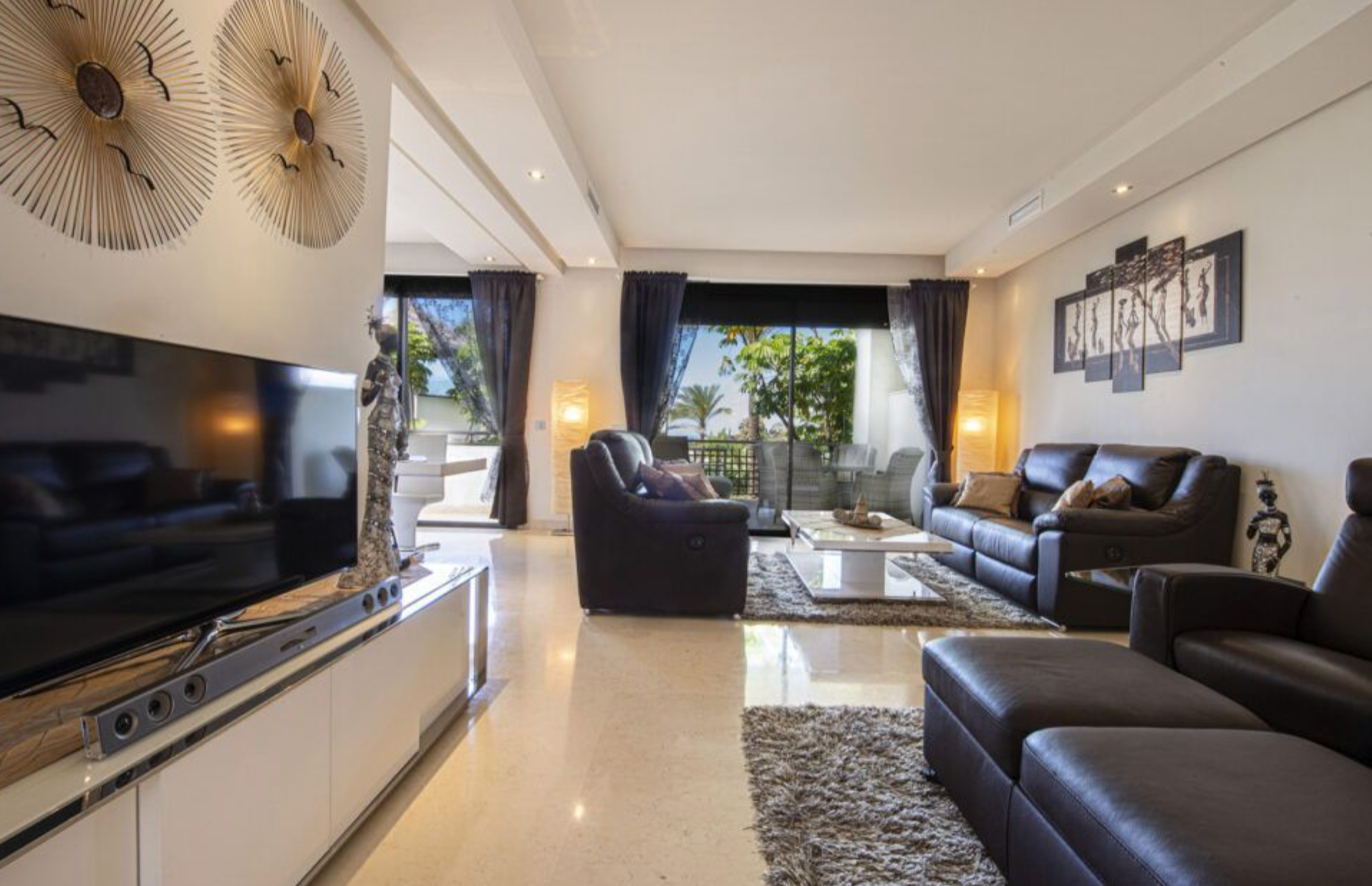 Luxurious apartment with sea views in a private complex in Paraiso Alto