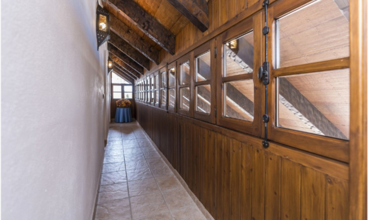 Rustic style villa walking distance to amenities in El Pilar