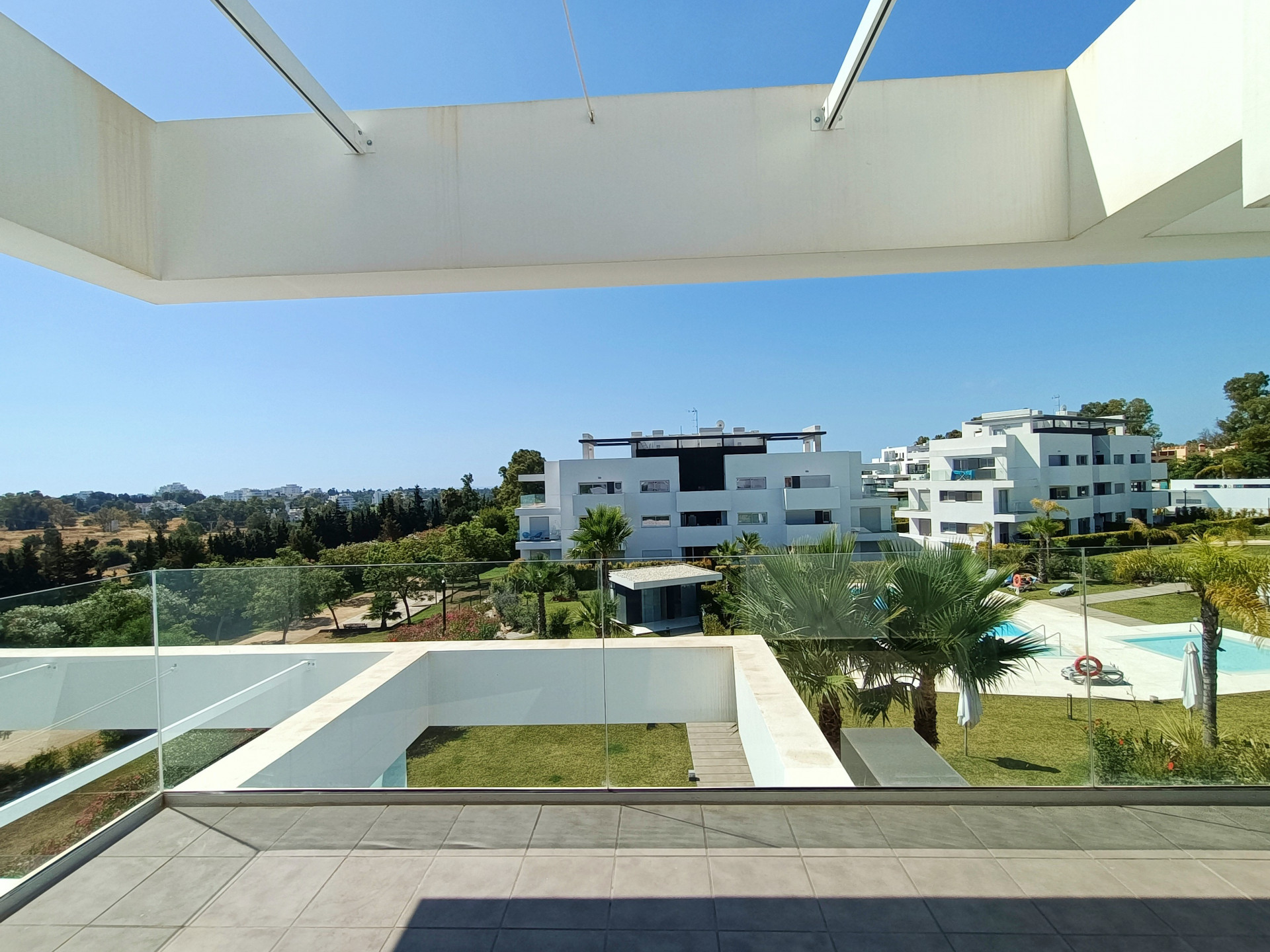 Modern duplex penthouse in a new complex close to a number of golf courses and a short drive to amenities & restaurants