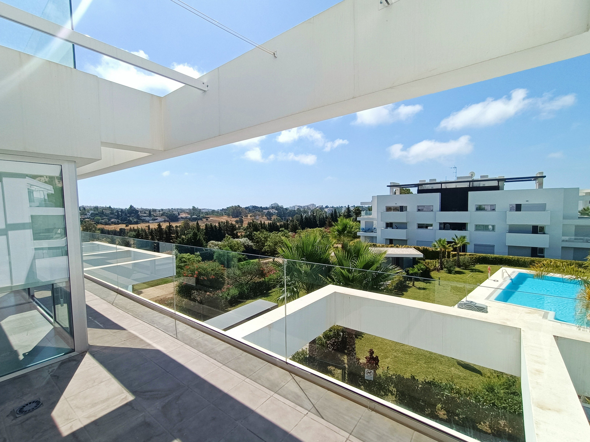 Modern duplex penthouse in a new complex close to a number of golf courses and a short drive to amenities & restaurants