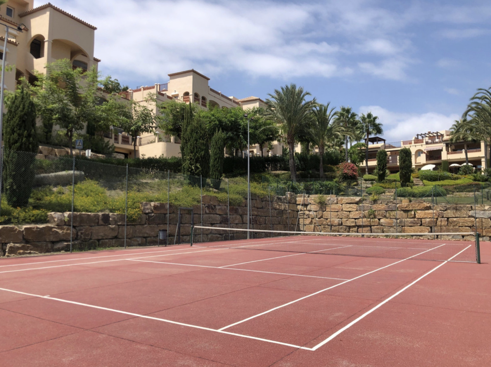Large middle floor apartment frontline Atalaya Golf with a large covered terrace