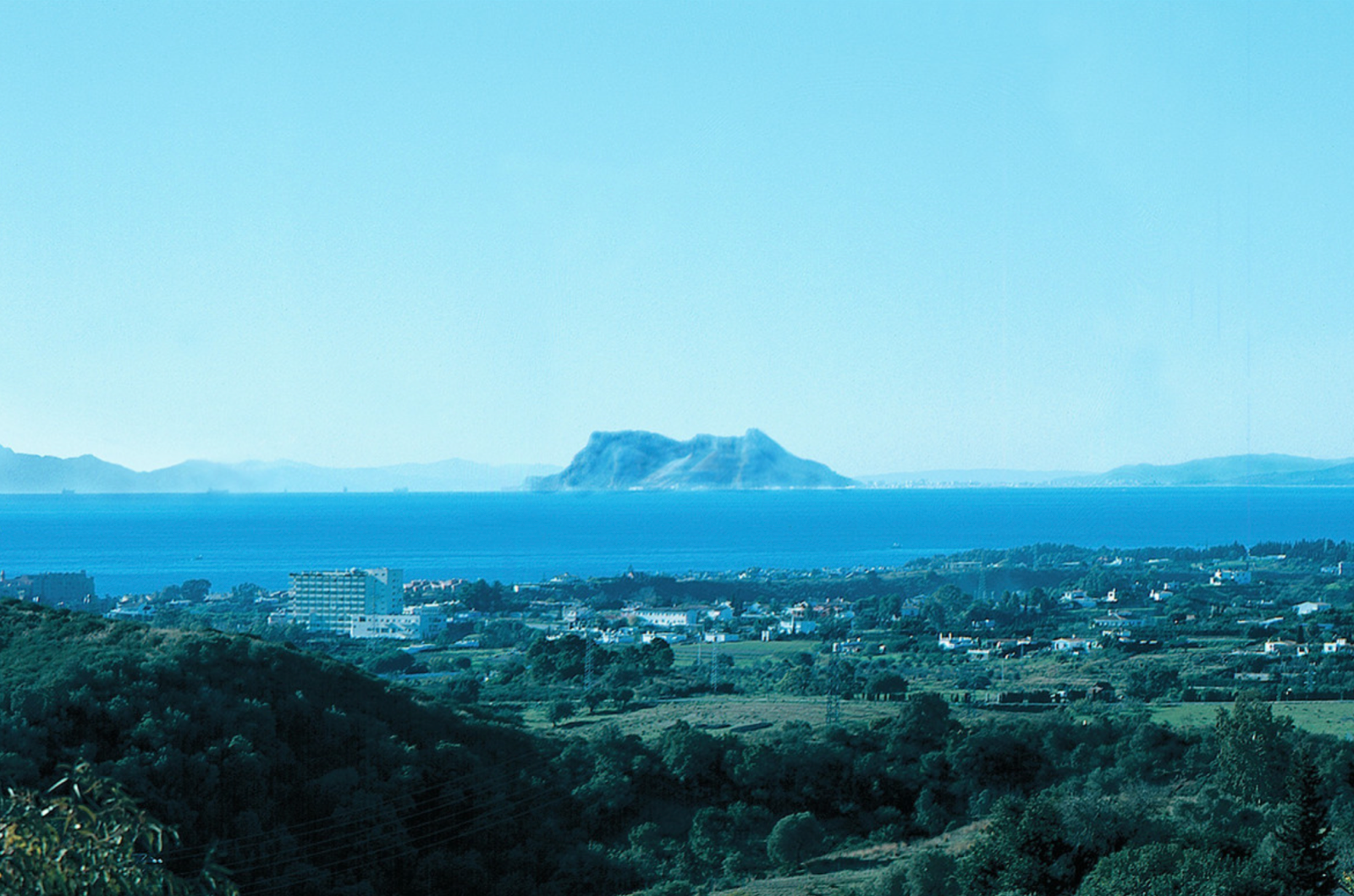 Gran parcela elevada con vistas panorámicas sin obstáculos, vistas al mar suroeste de Gibraltar y Marrueco s y montañas