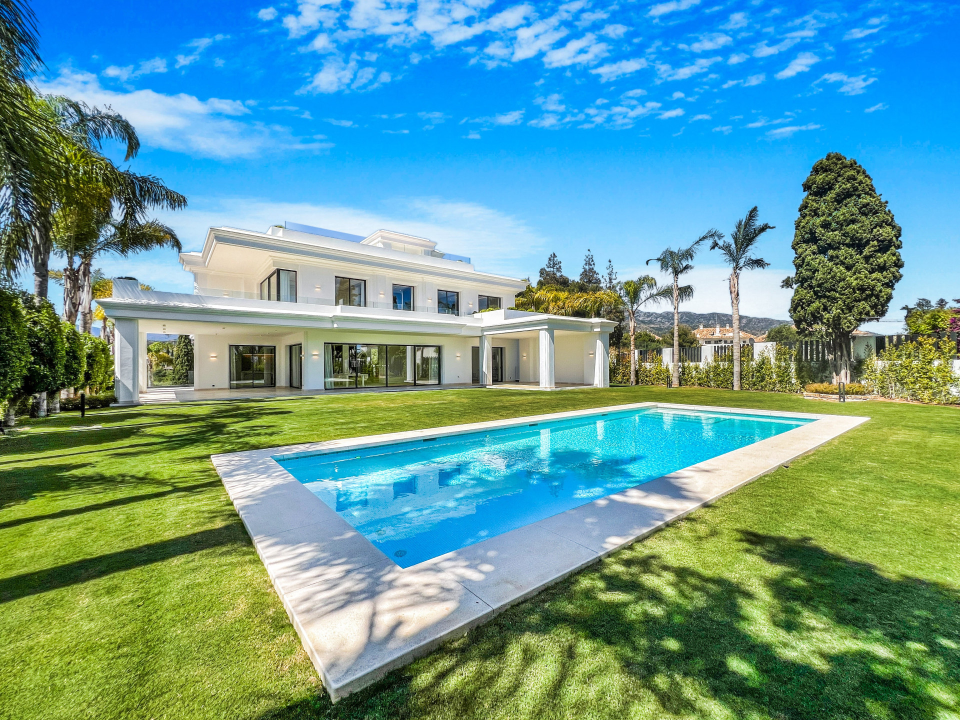 Four amazing villas designed with the highest standards in Lomas de Marbella Club